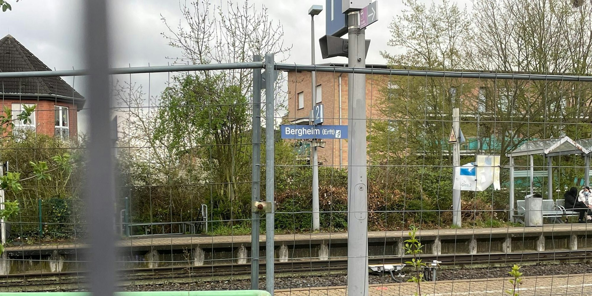 20220408-nip-ber-bahnhof-2