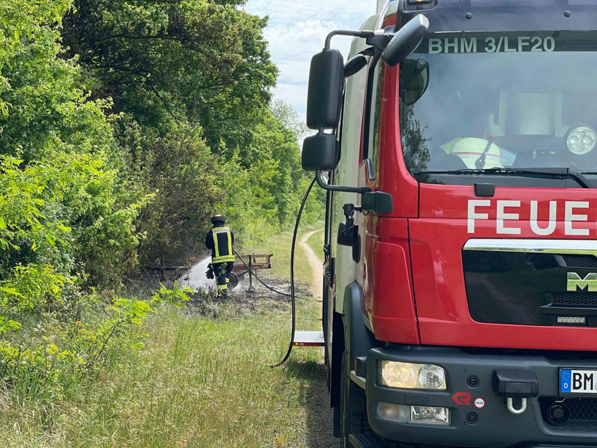 20220510-ber-hochsitze-brennen (1)