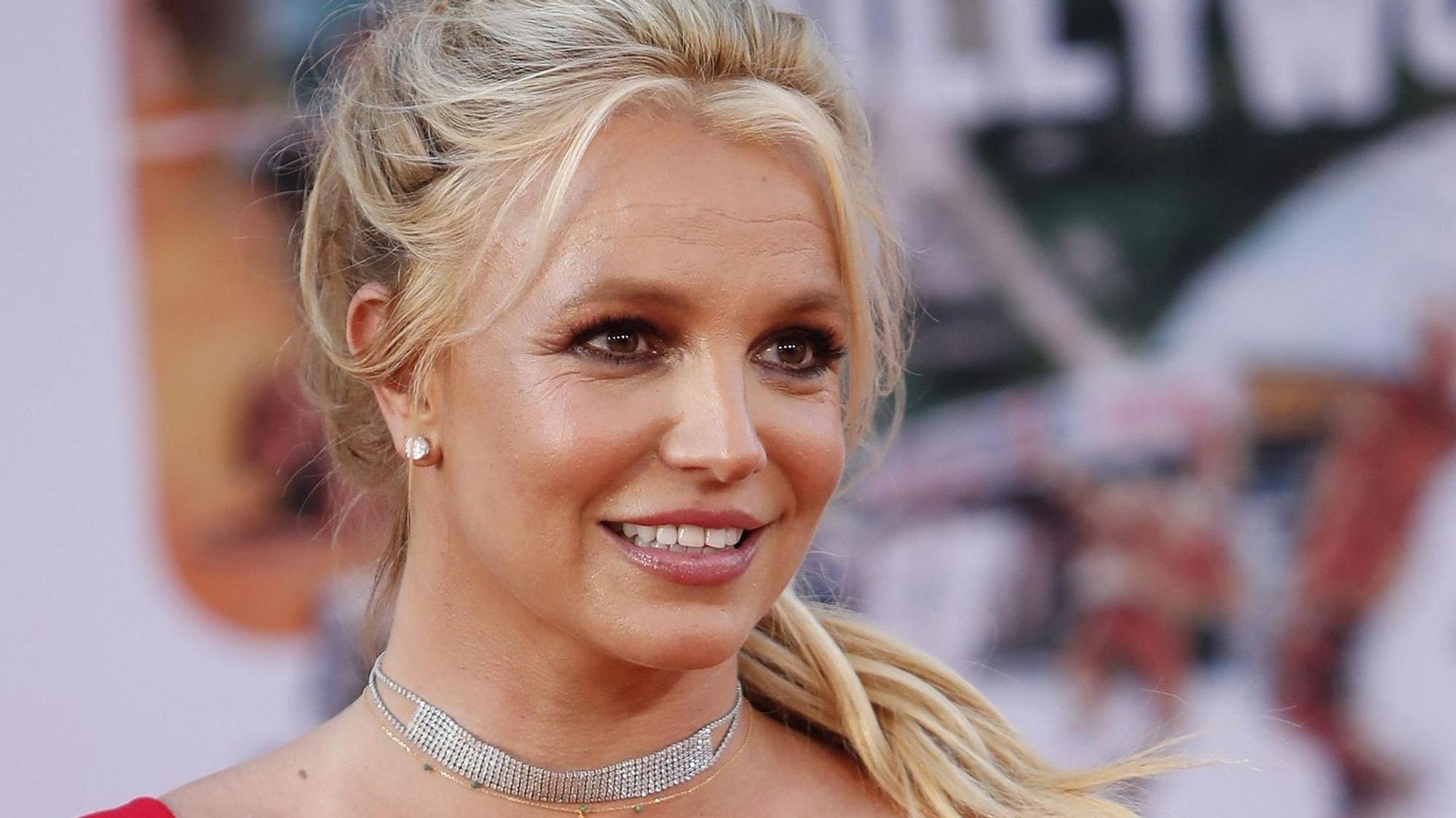 Britney Spears lacht.