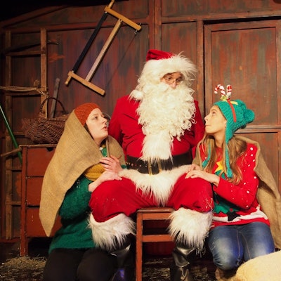 Horizont Theater - Mary Happy u d Weihnachtsmann Pressefrei 7