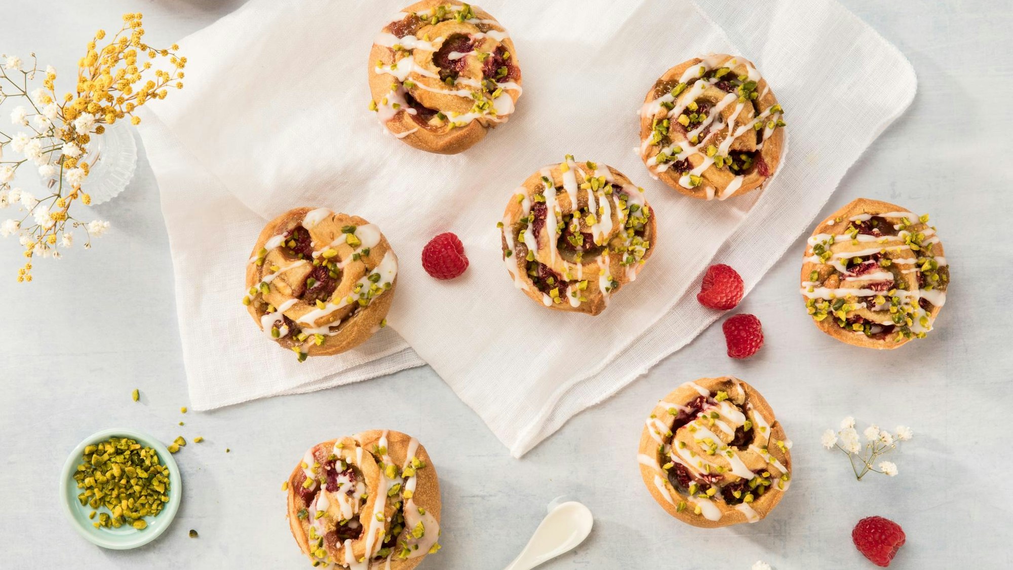 Hefeschnecken mit Himbeeren