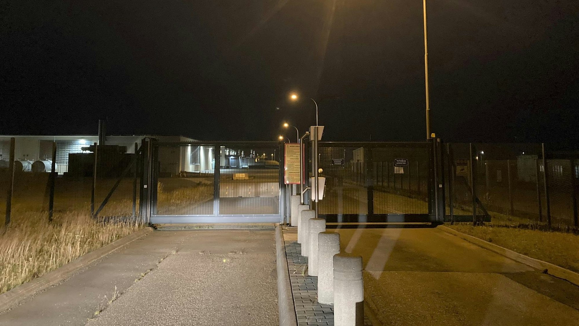 Eingang zu einem Rechenzentrum in Island, das von DeepL genutzt wird.