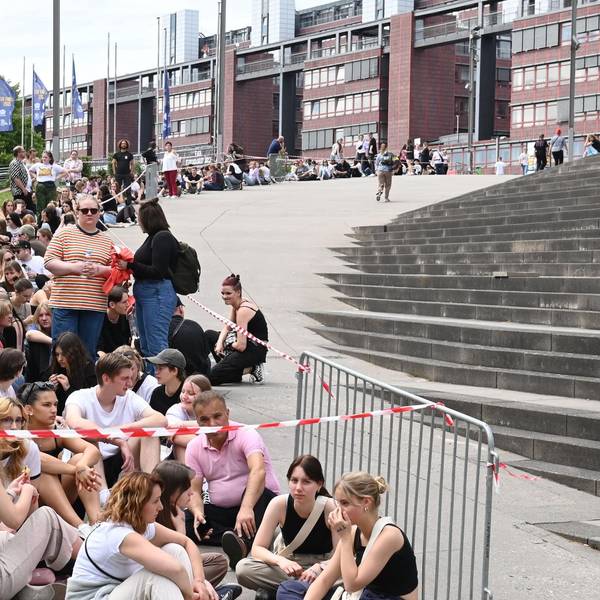 Eilish-Fans Arena 1 SCHWAIGER