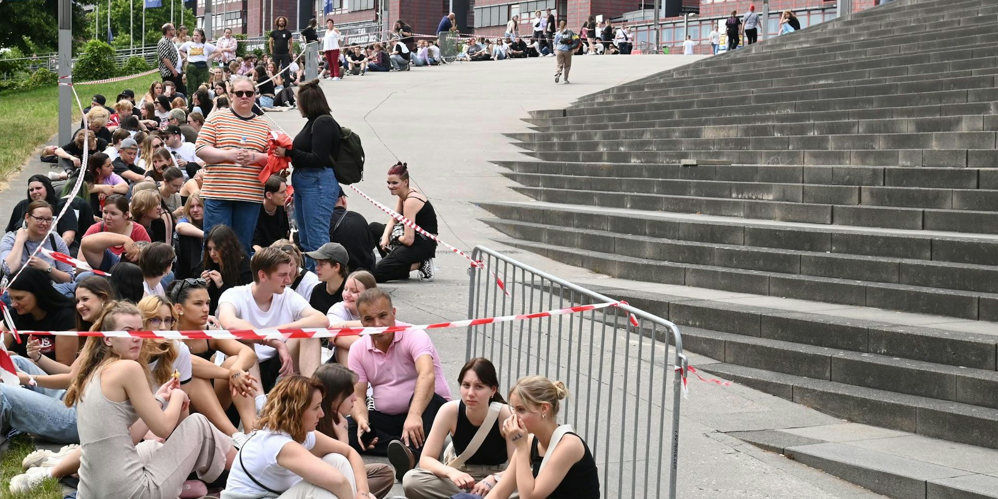 Eilish-Fans Arena 1 SCHWAIGER