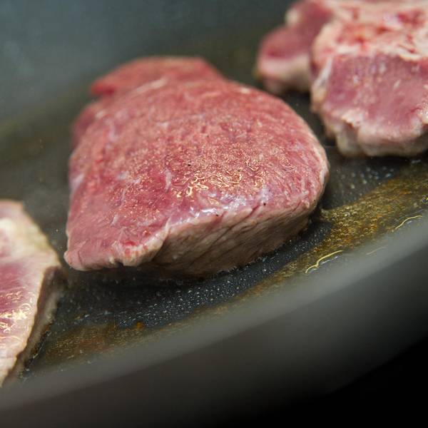 DPA_Pfanne_Braten_backen_ruhen