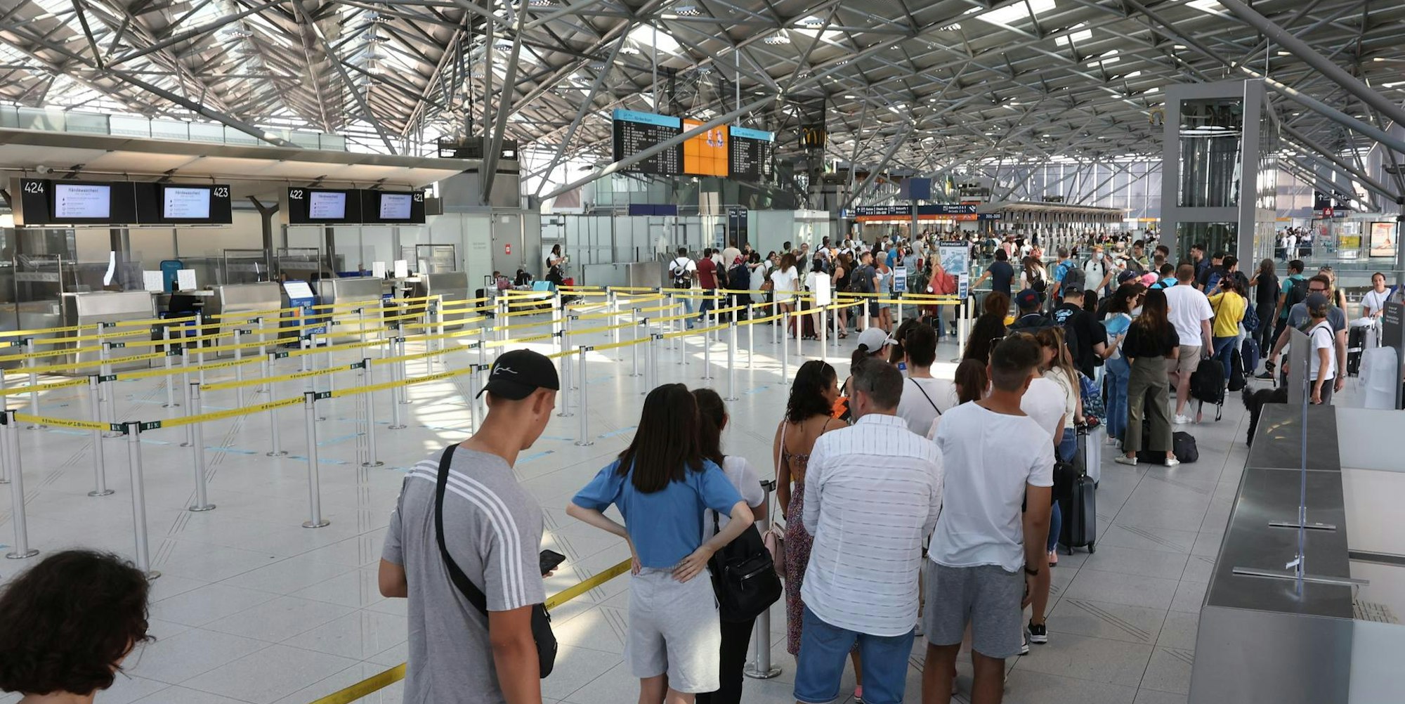 Flughafen Chaos Wartezeit GOY