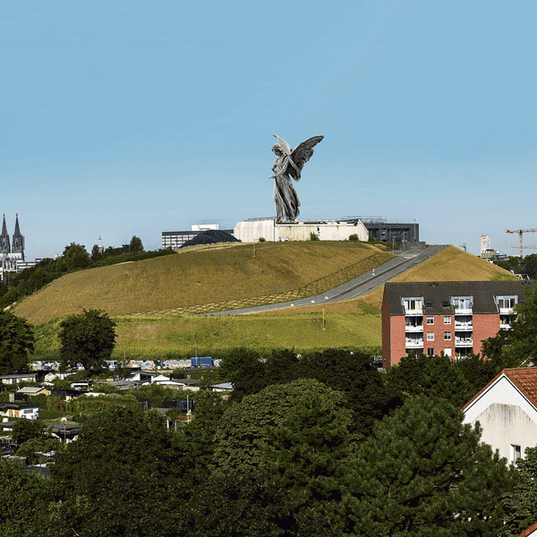 Kalkberg mit Engel
