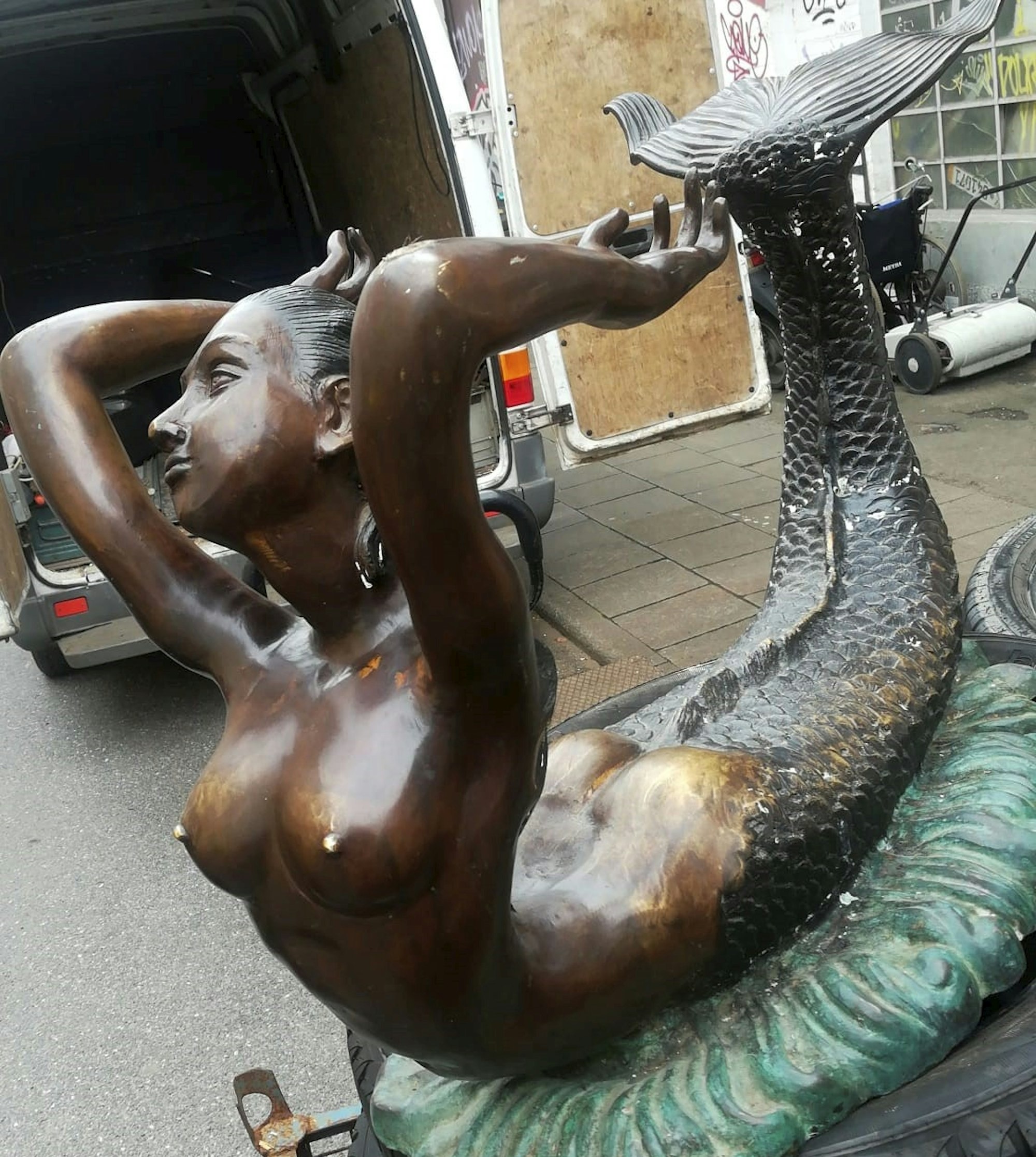 statue_meerjungfrau_koeln2