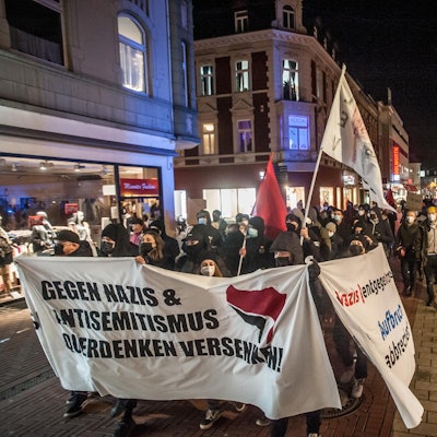 Impfgegner Gegendemonstranten Opladen_002
