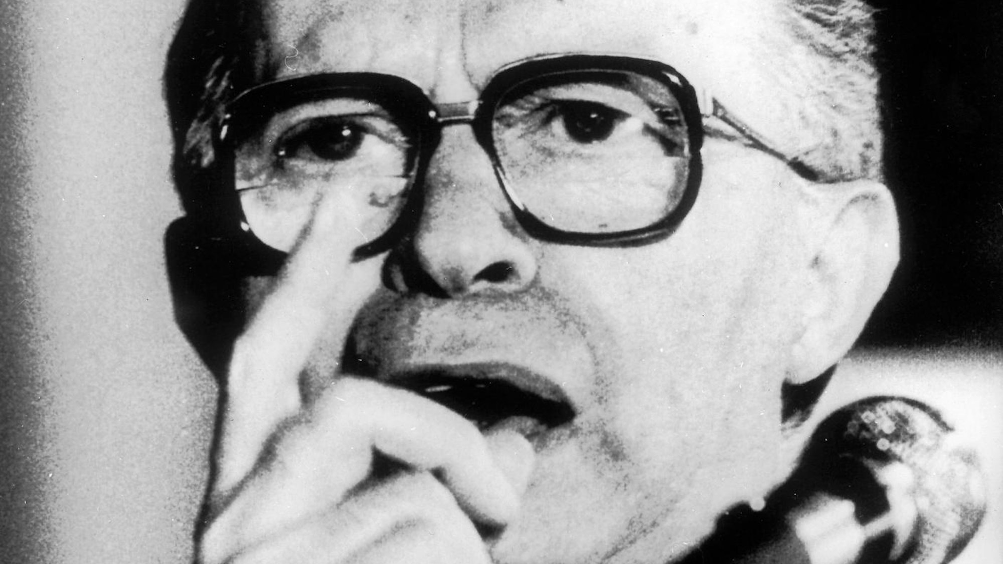 Menachem Begin bei einer Rede.