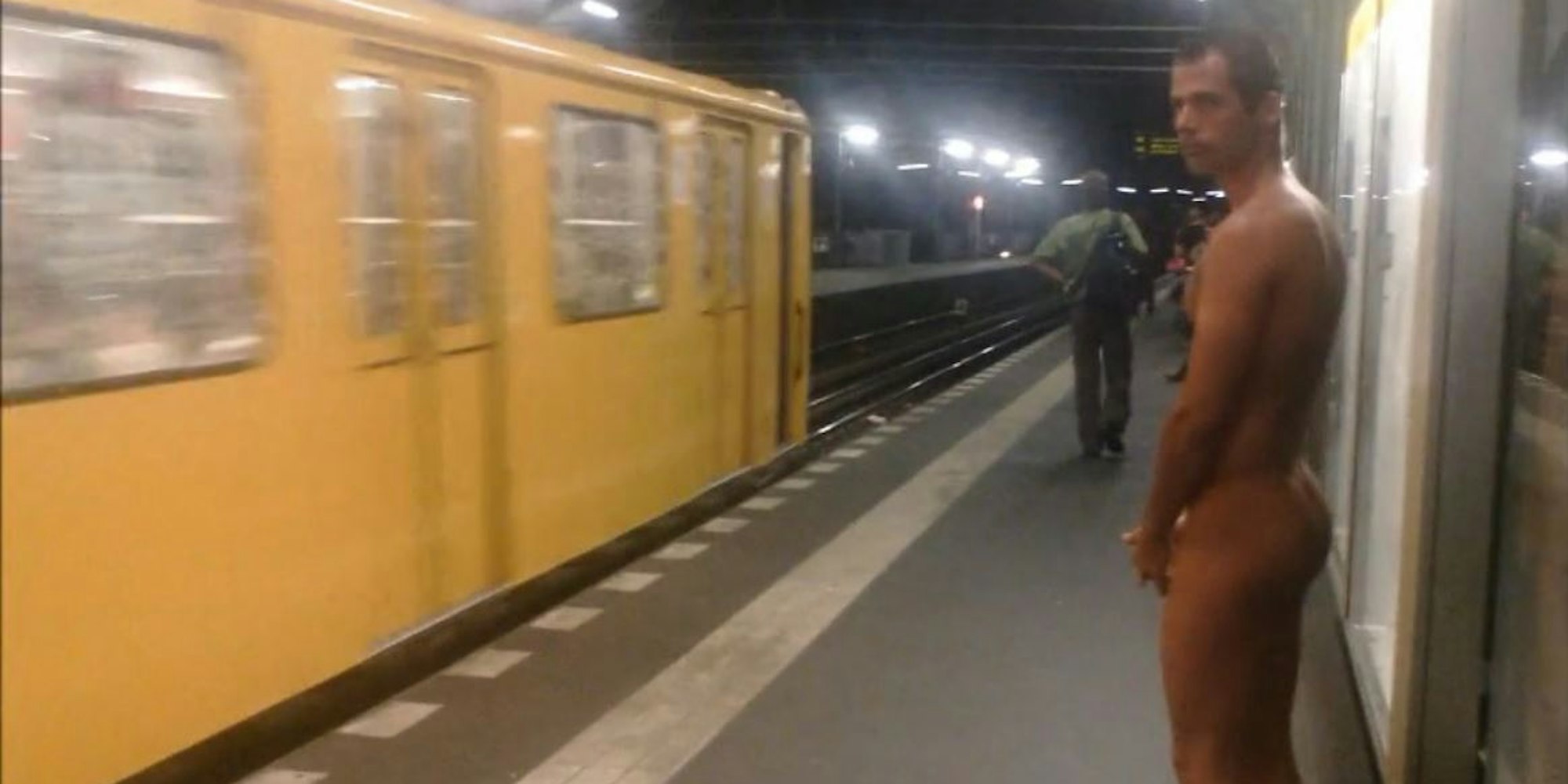 U-Bahn-Nackter-12