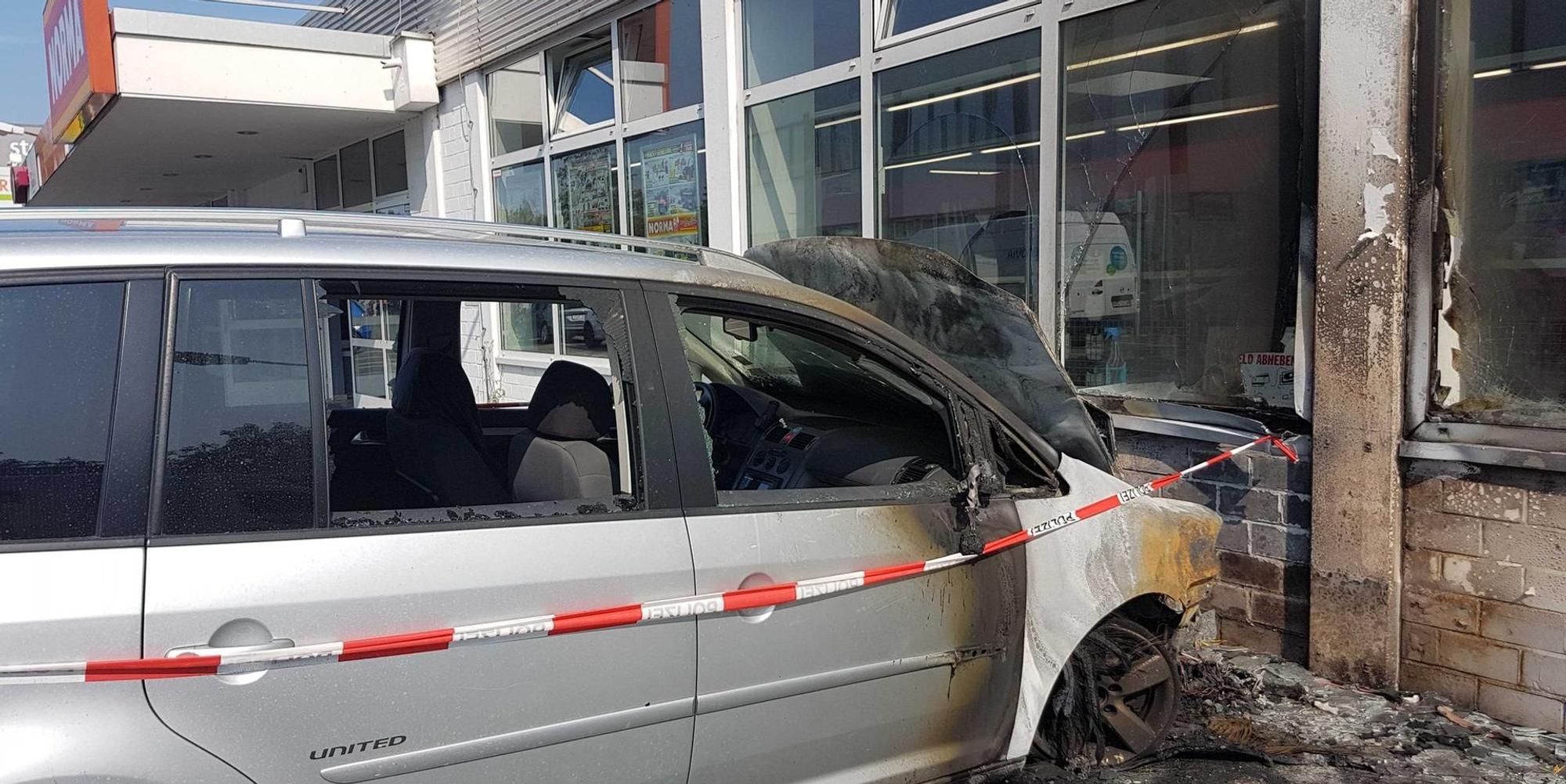 Brennendes Auto Riehl