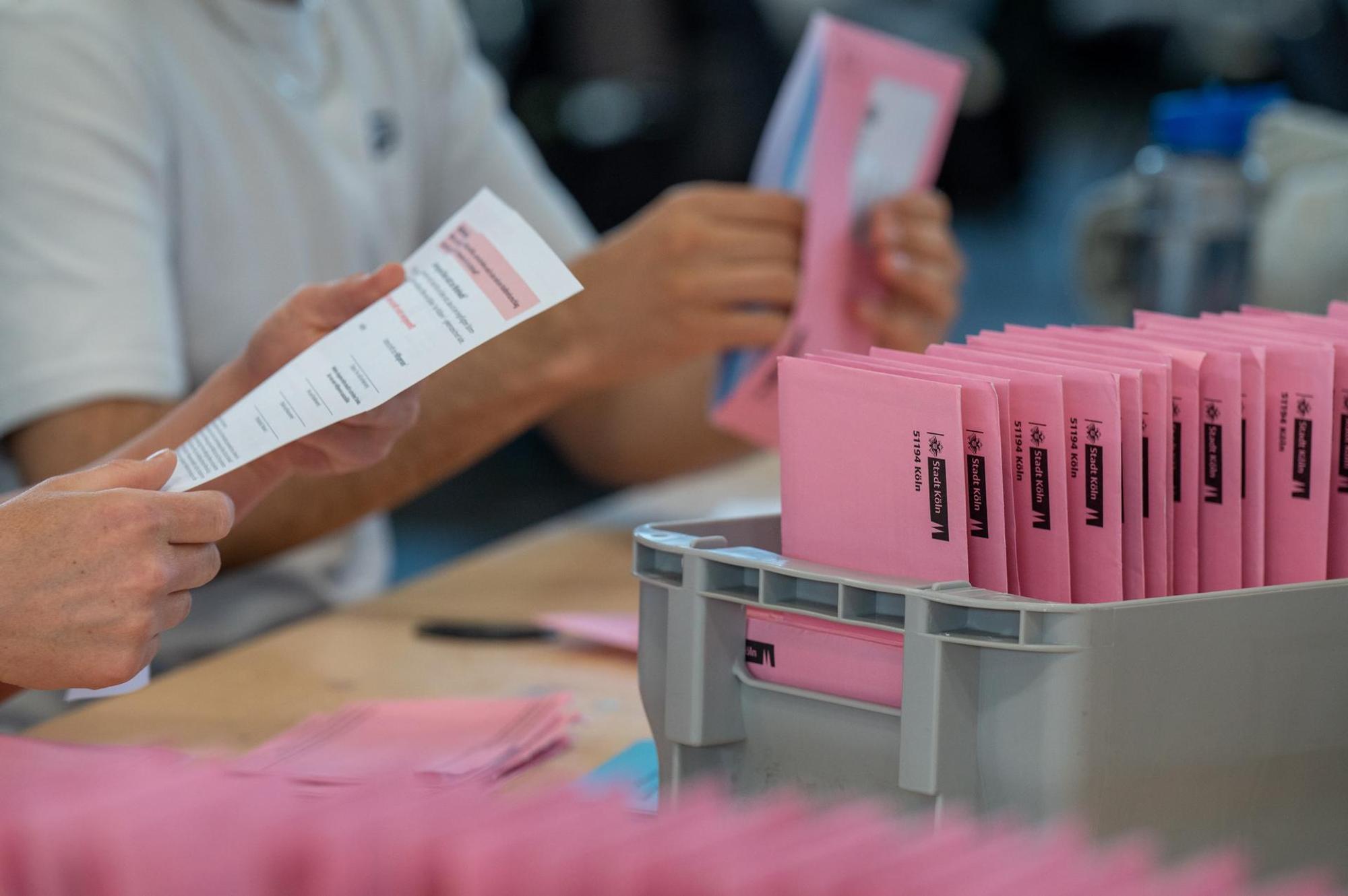 Pinke Briefe Briefwahlzentrum