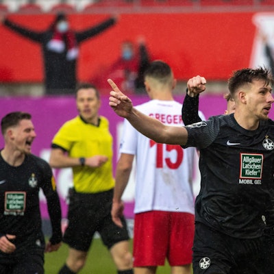 597DE08F-0CD9-4EDF-A843-35487898FEAA