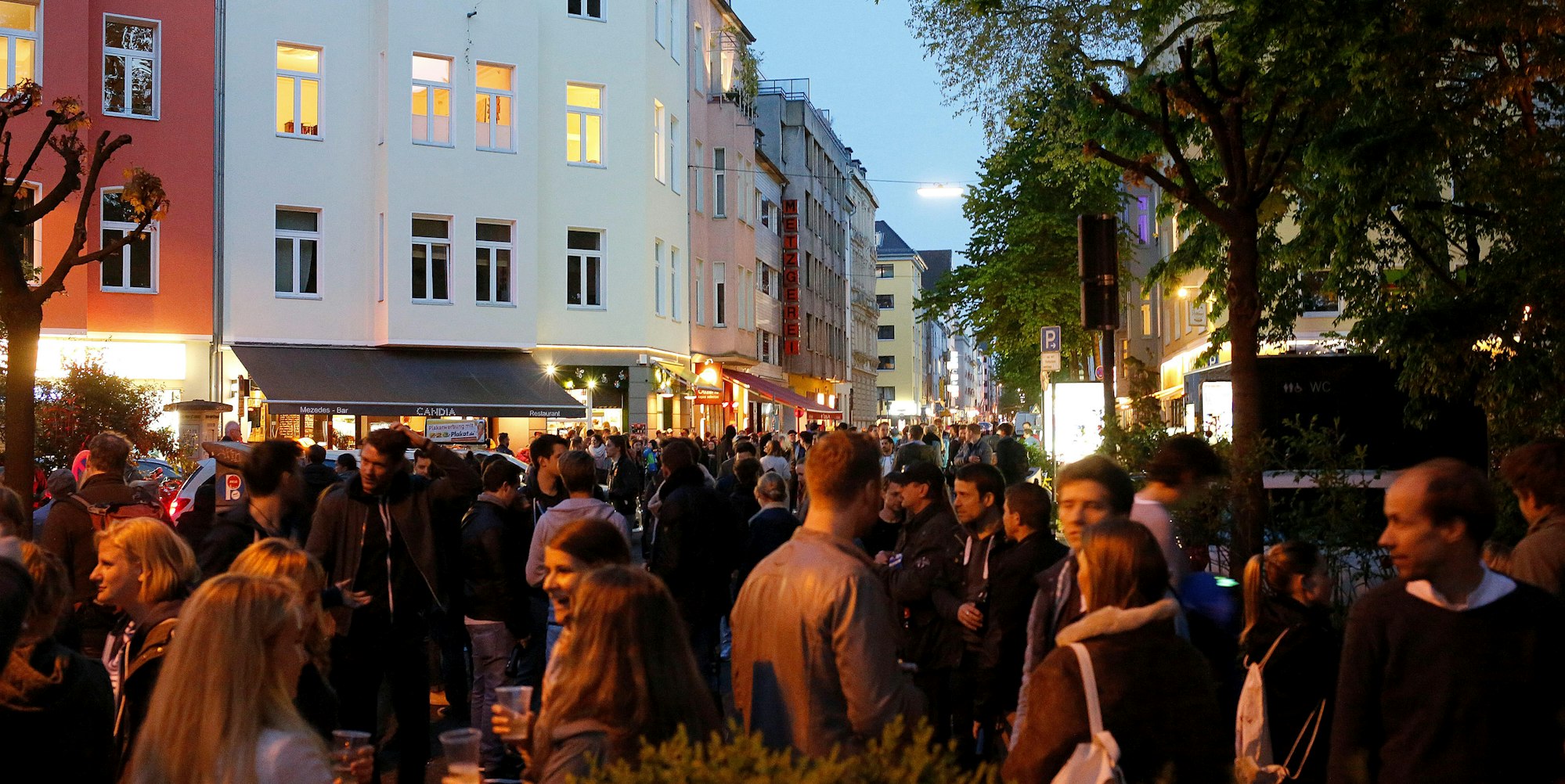 Brüsseler_20160504_tb_Draussen_Feiern_010