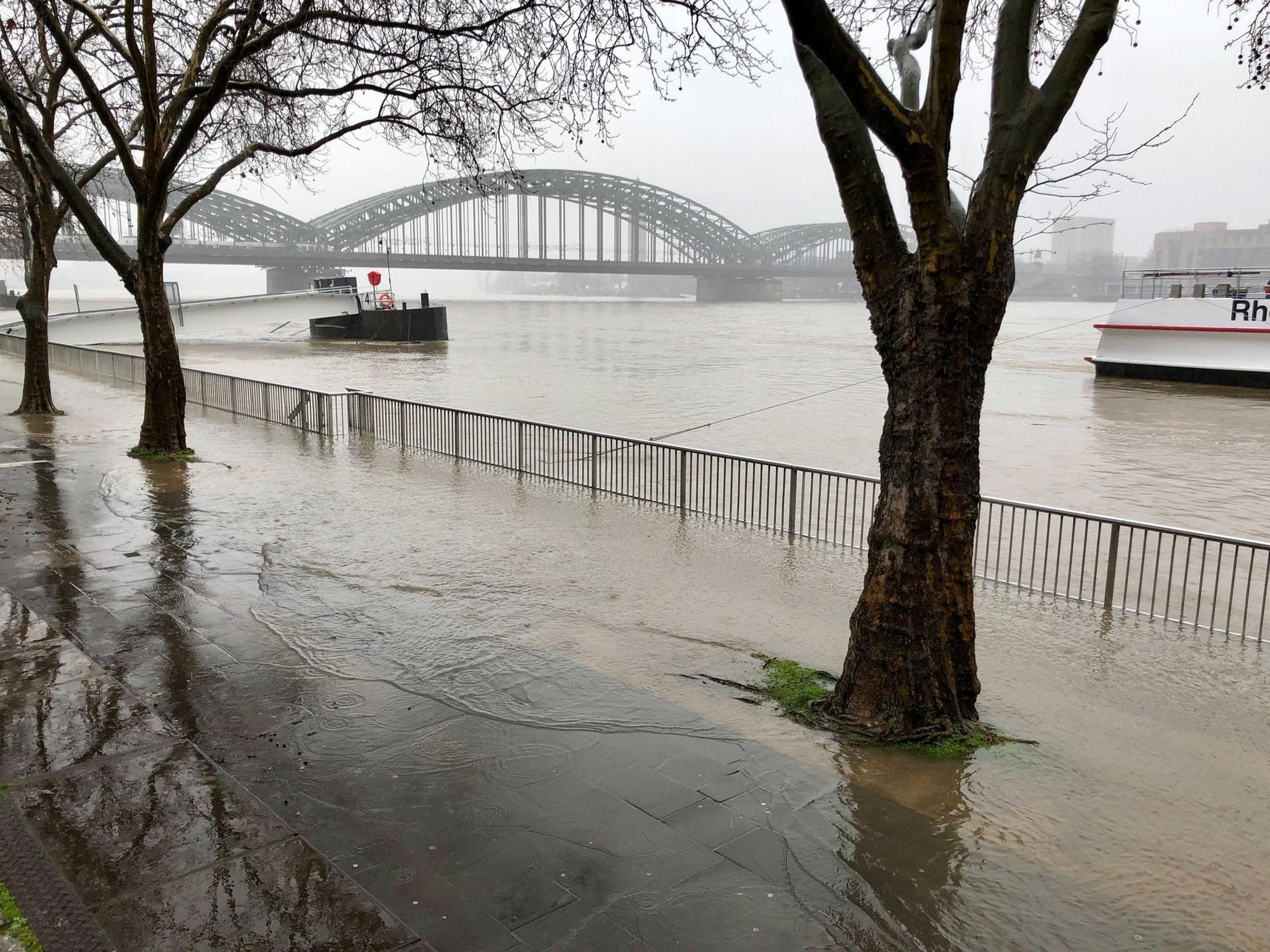 Hochwasser Rhein1 02022021