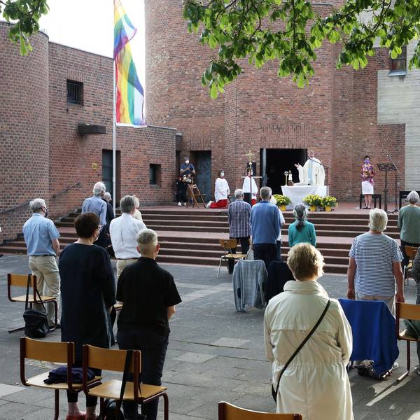 Segnung Köln Lindenthal hd