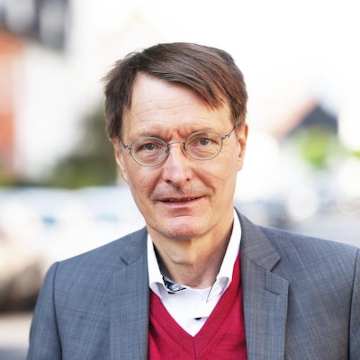 Karl Lauterbach draussen