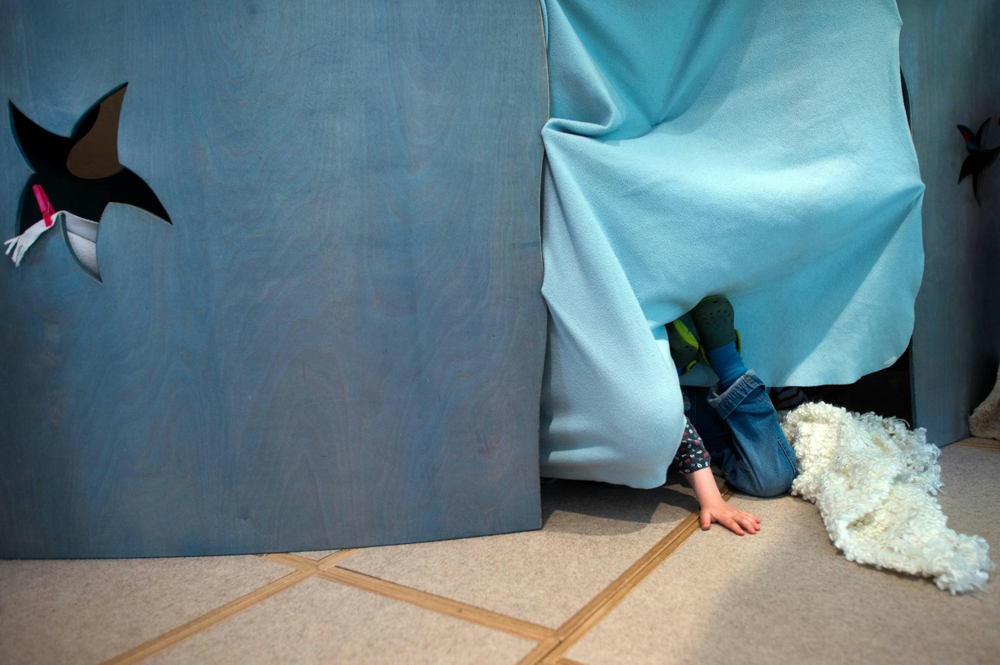 Verstecken spielen Kinder symbol