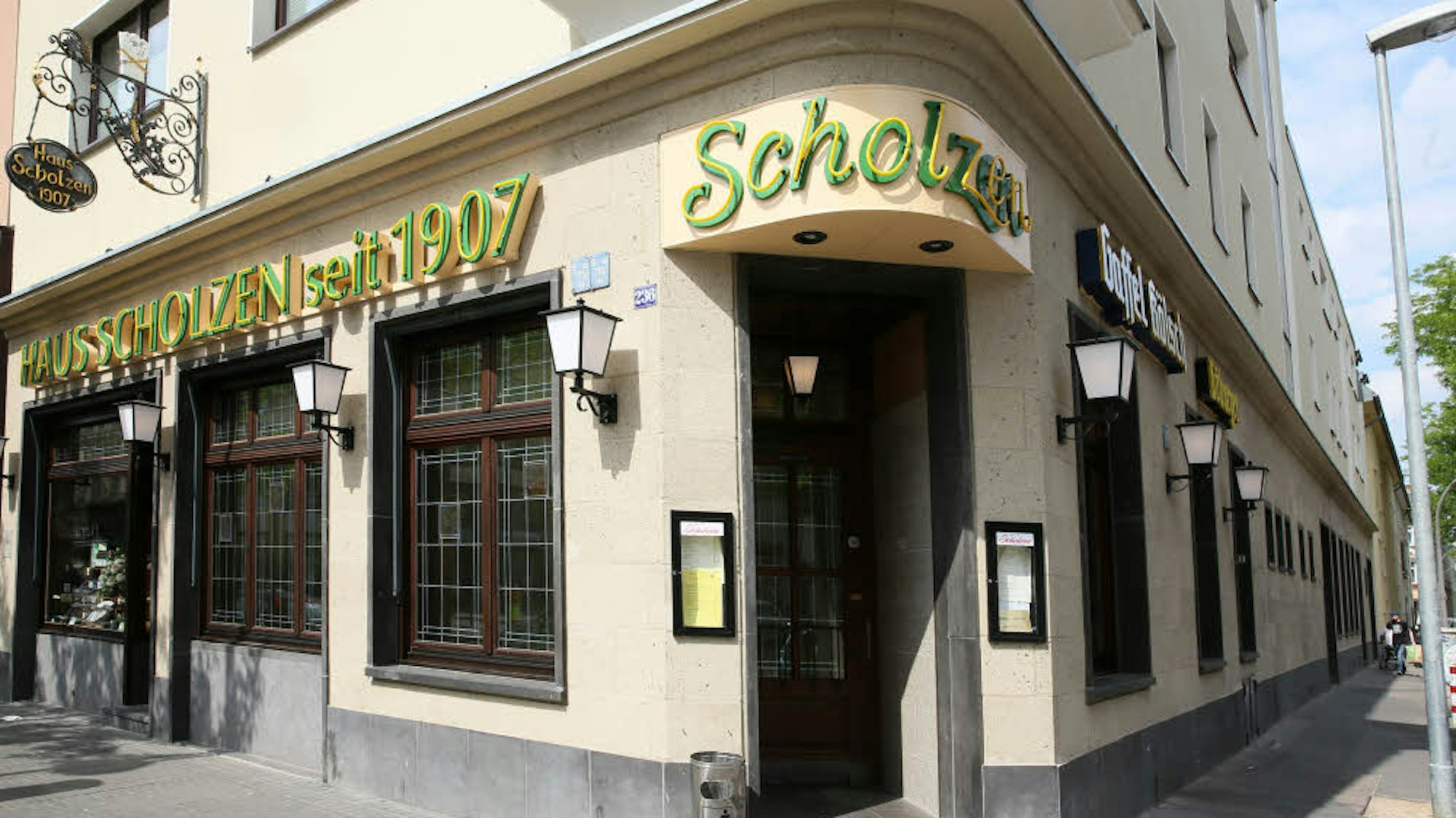Das Haus Scholzen, hier von außen fotografiert, in Ehrenfeld ist eine Kölner Institution.