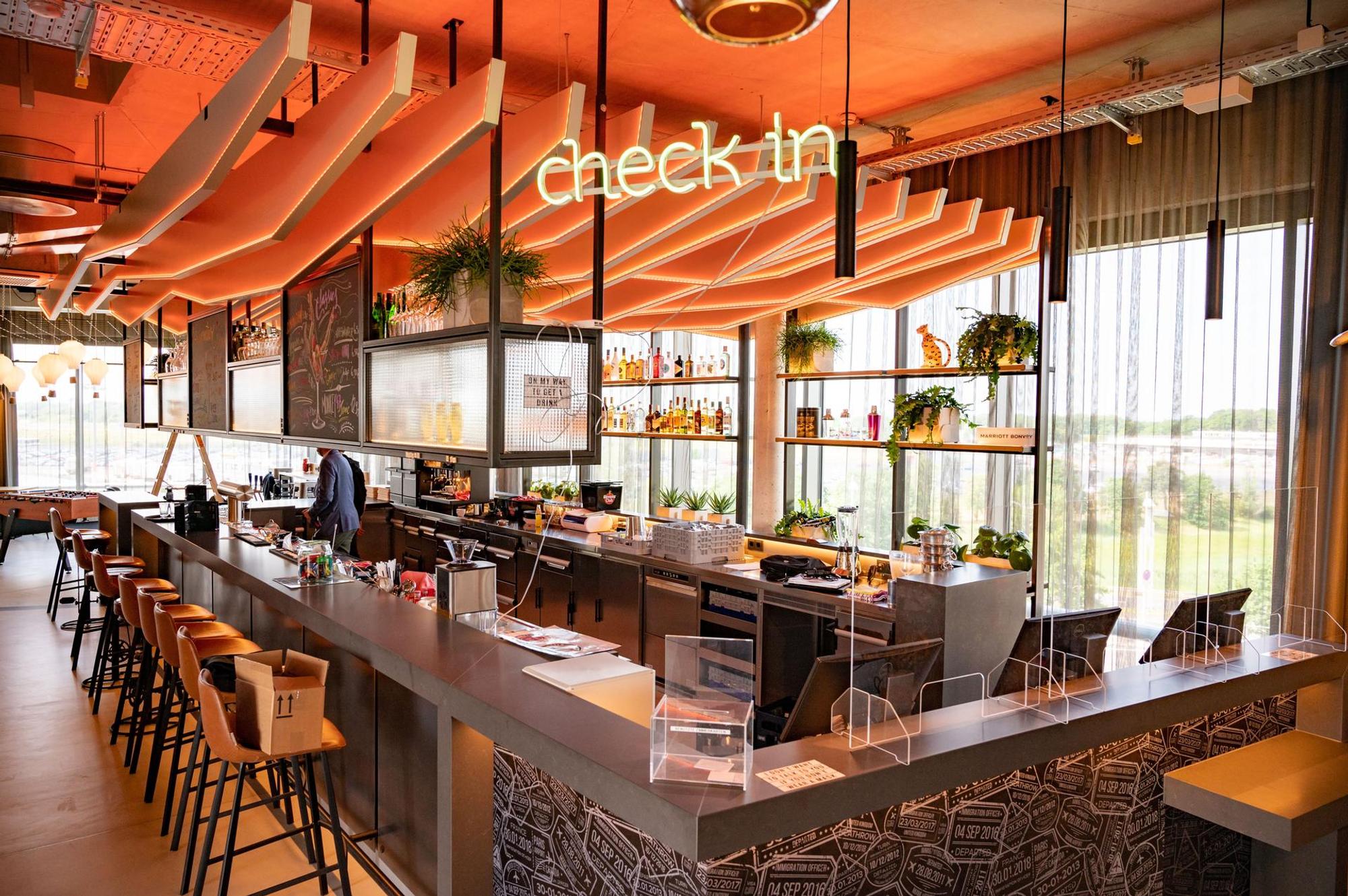 Moxy Check in