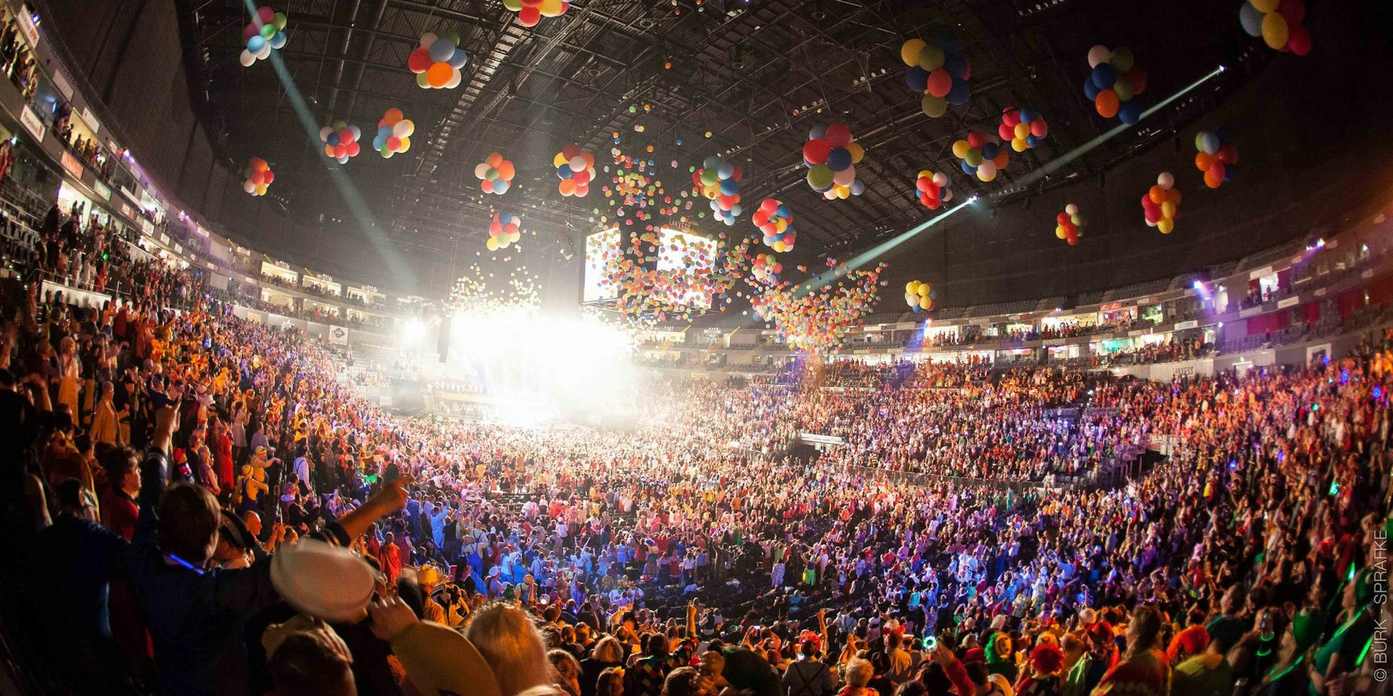 lachende_koelnarena_LouisSprafke