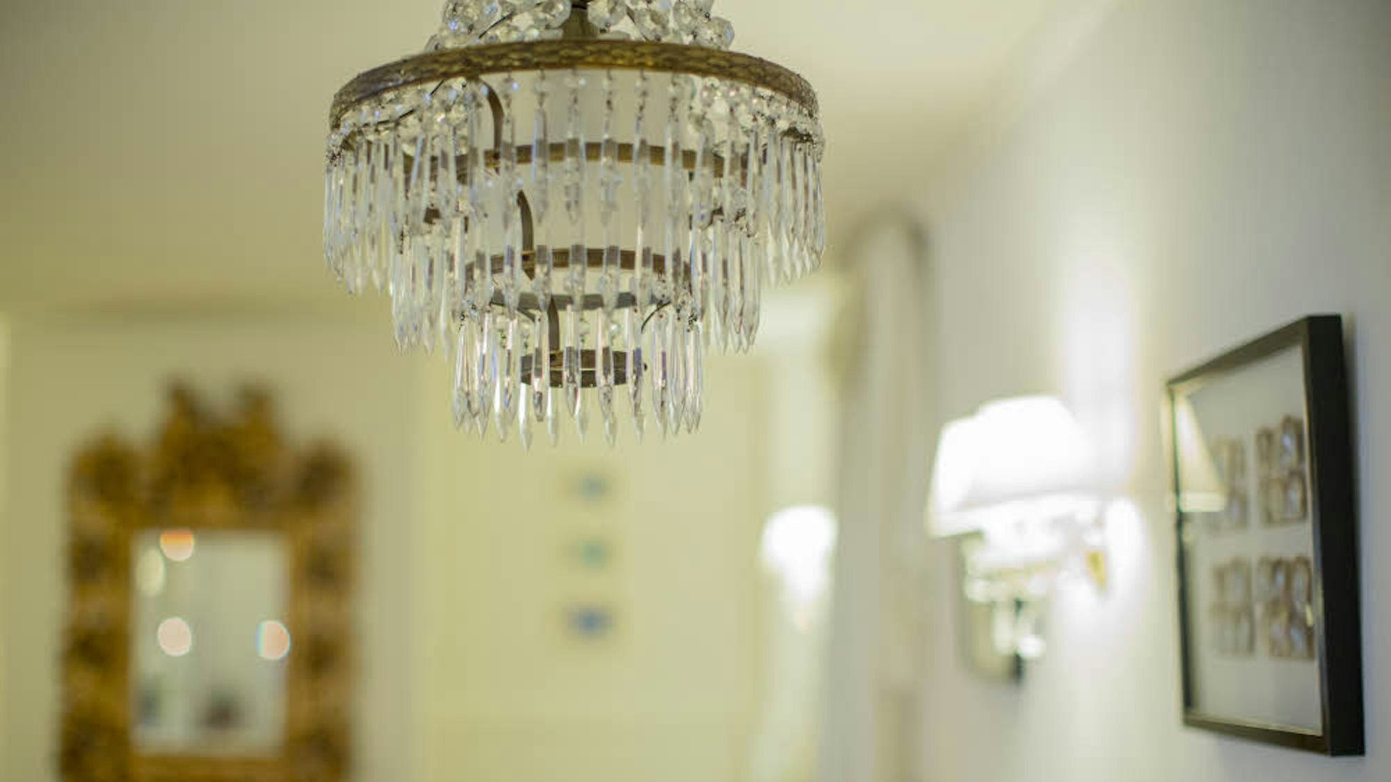 Kronleuchter im Restaurant Lengeling und Bialy in Köln.