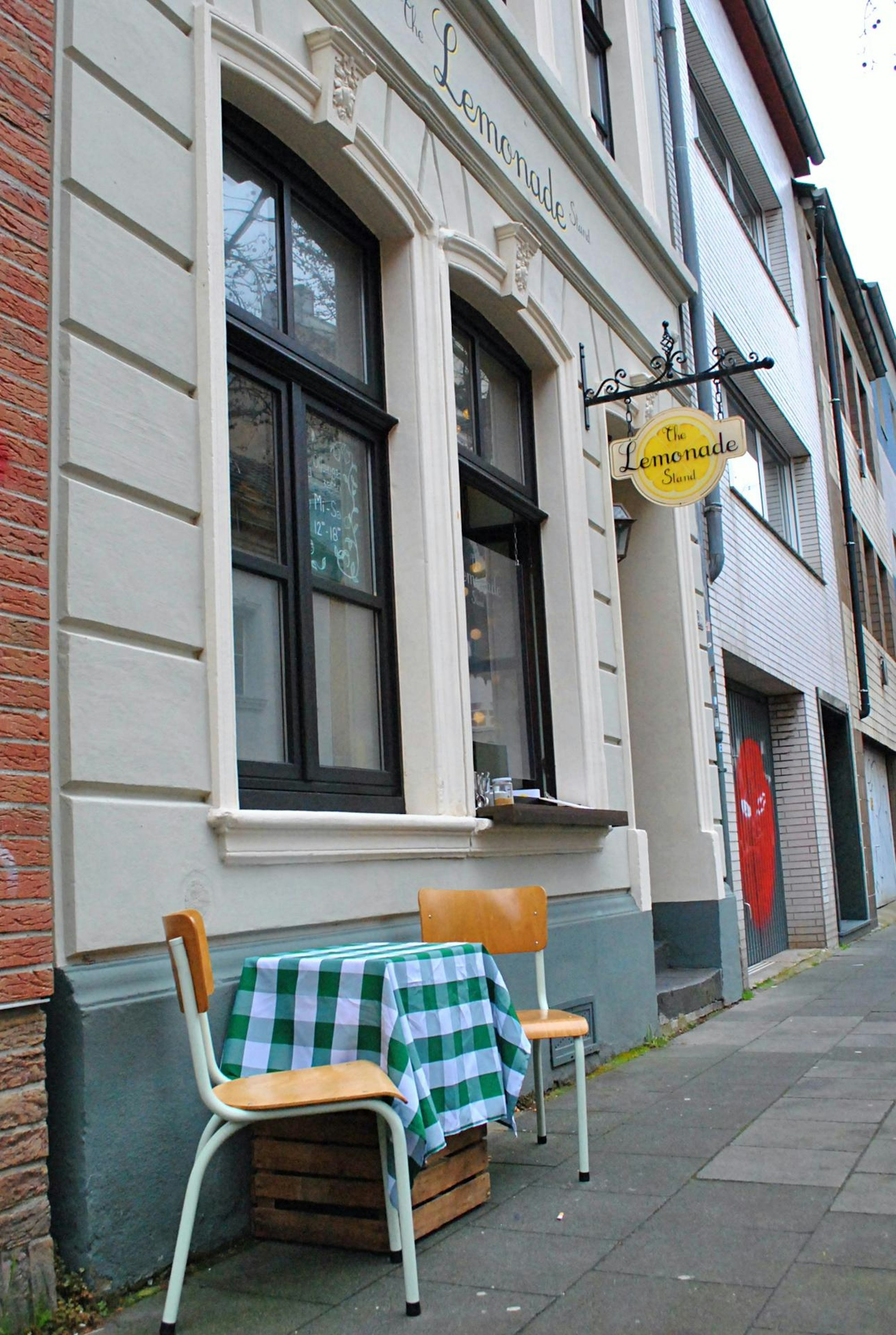 10_The_Lemonade_Stand_flo