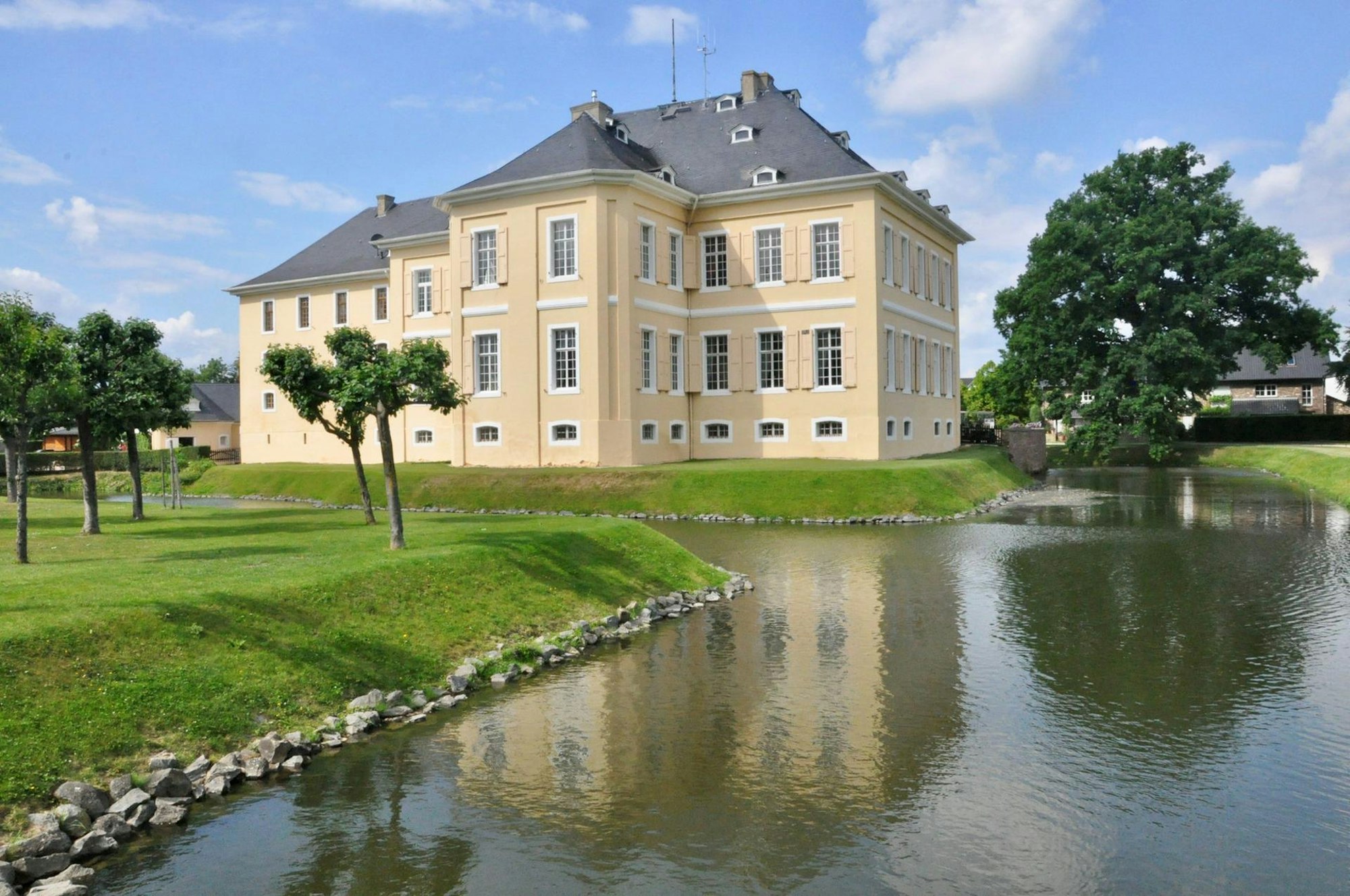 Schloss_Miel