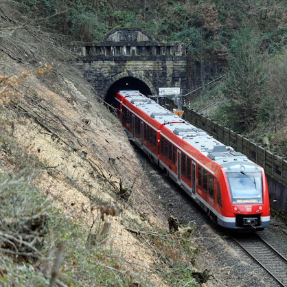 Roe_Regionalbahn_3748_Wagner_Tunnel