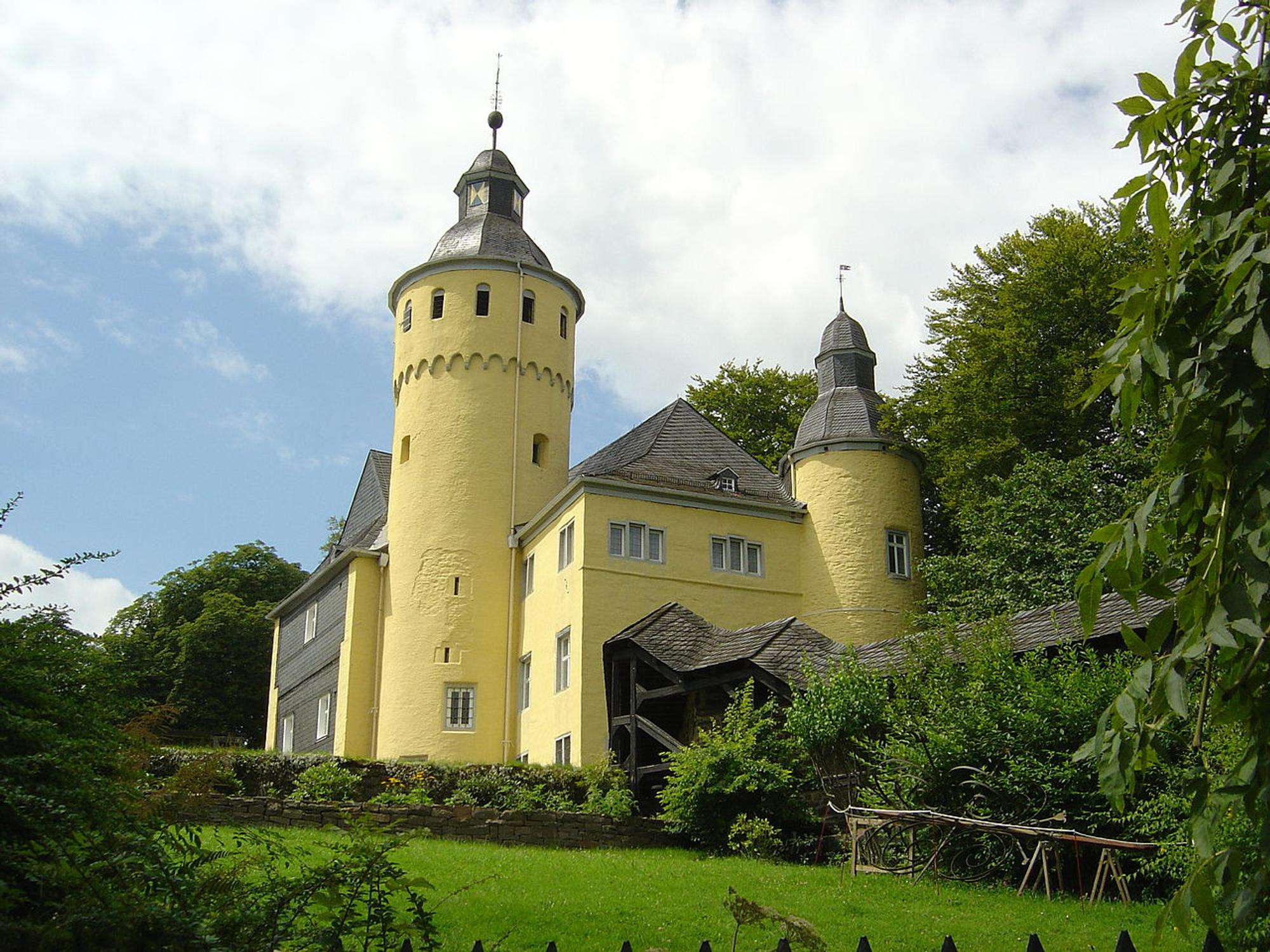 1280px-Slot_homburg.jpg-vonhullie