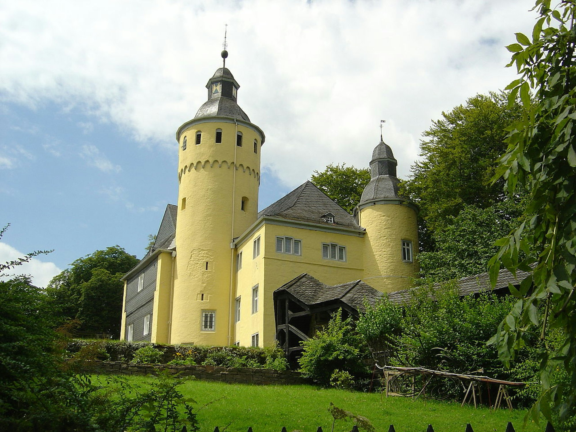 1280px-Slot_homburg.jpg-vonhullie