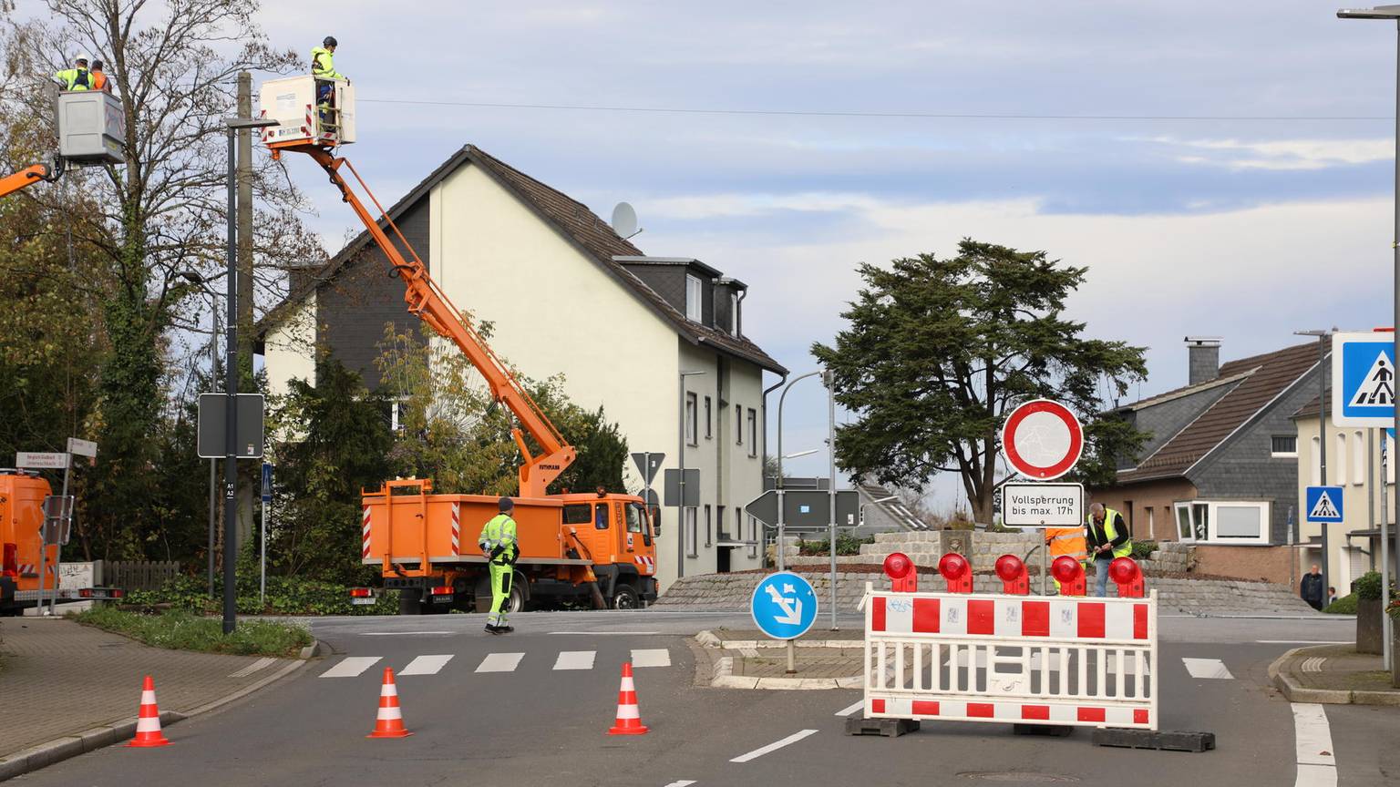 Der abgesperrte Heiligenhauser Kreisverkehr