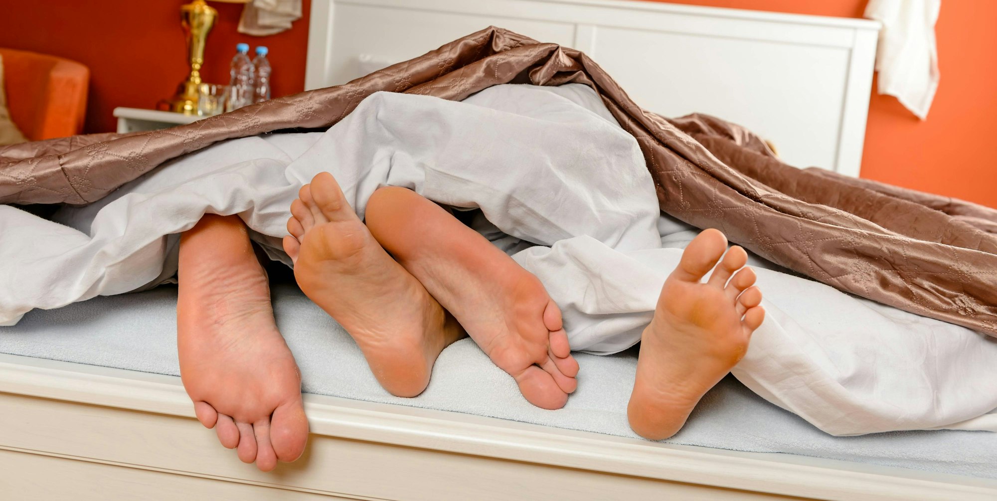 paar_bett_hotel_imago