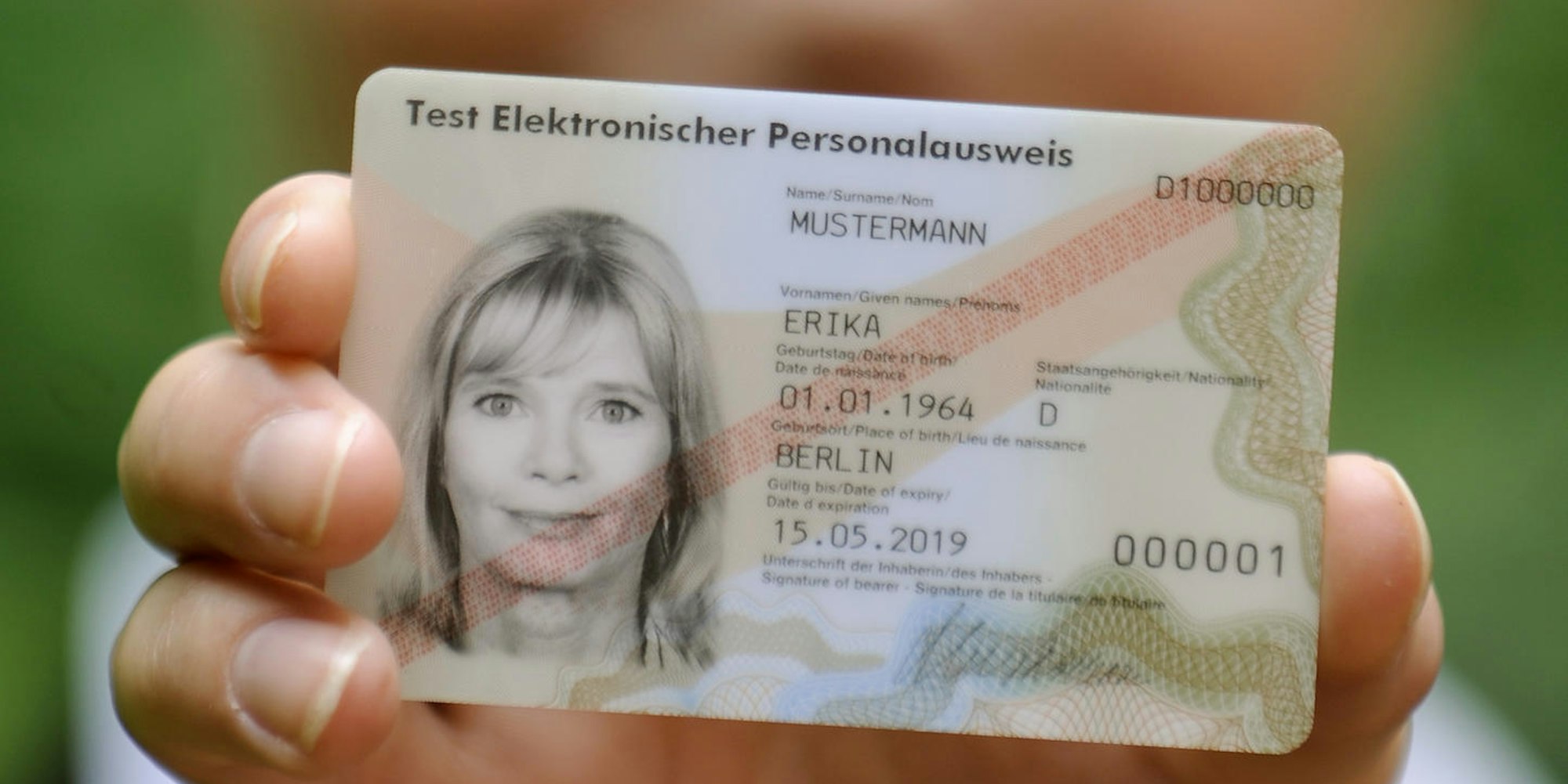 Was Braucht Man Für Den Personalausweis Personalausweis auf dem Smartphone: Bundesrat stimmt für Elektronischen
