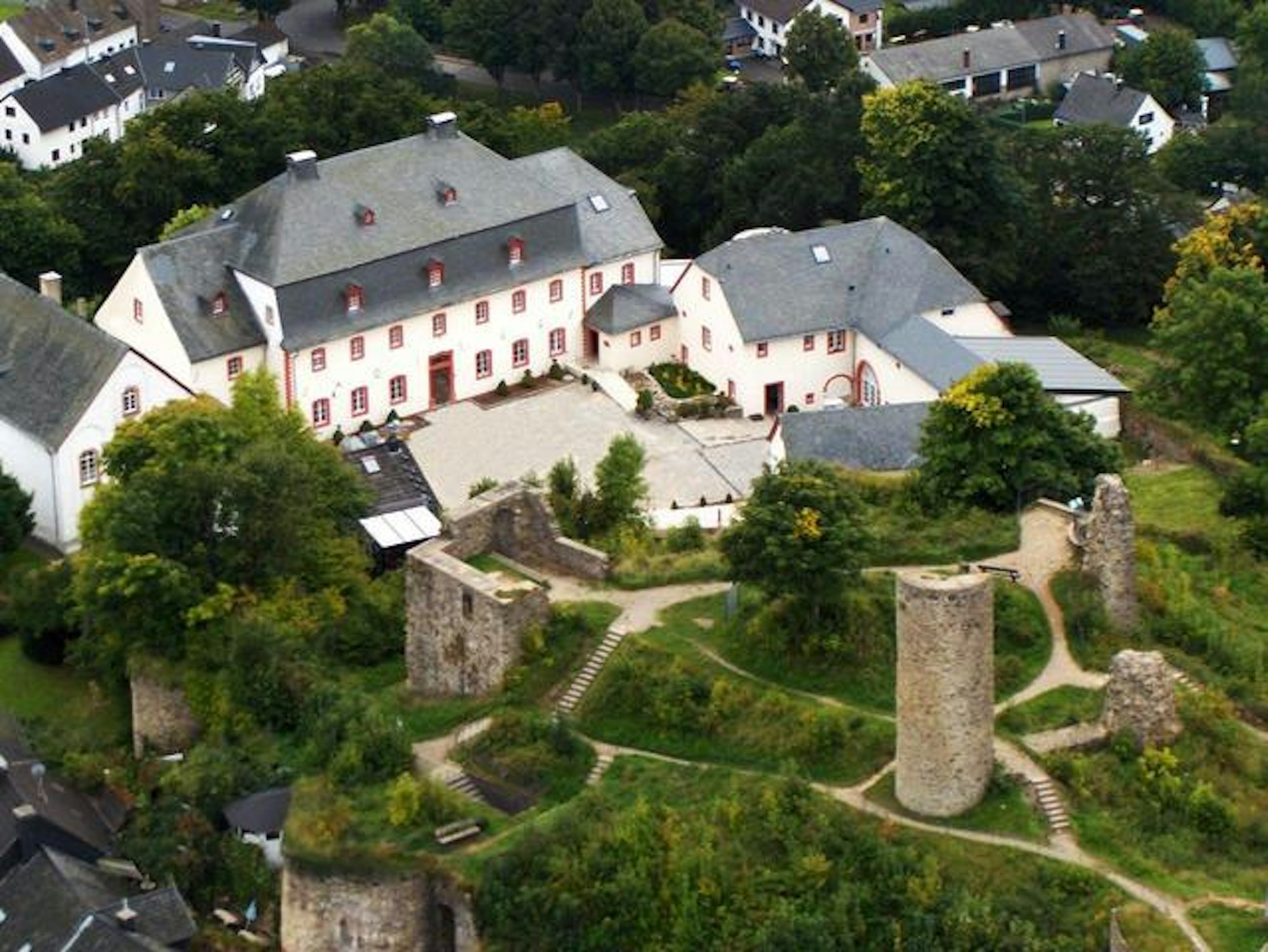 Burghaus Kronenburg Hellgardt