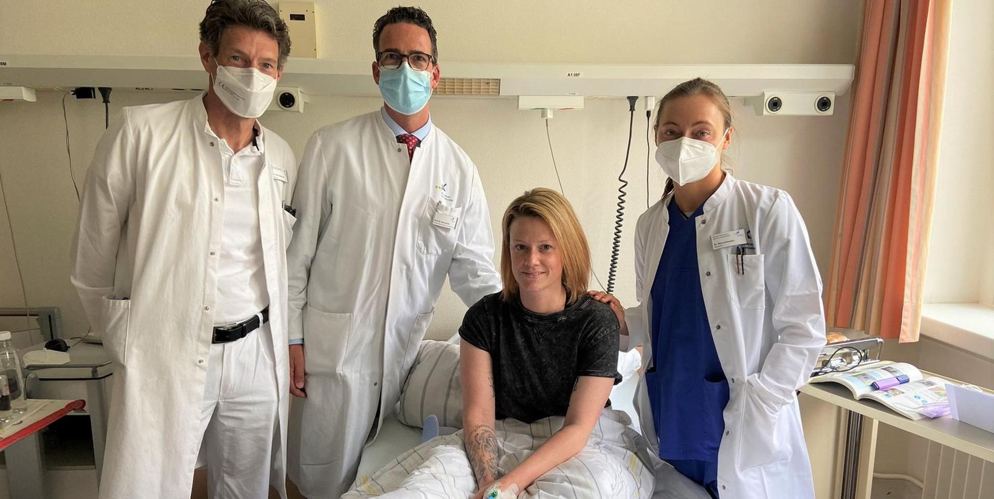 PatientinNadineMitÄrztenDesKlinikums