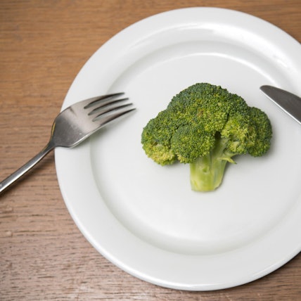 Orthorexie leeer Teller Gemüse dpa