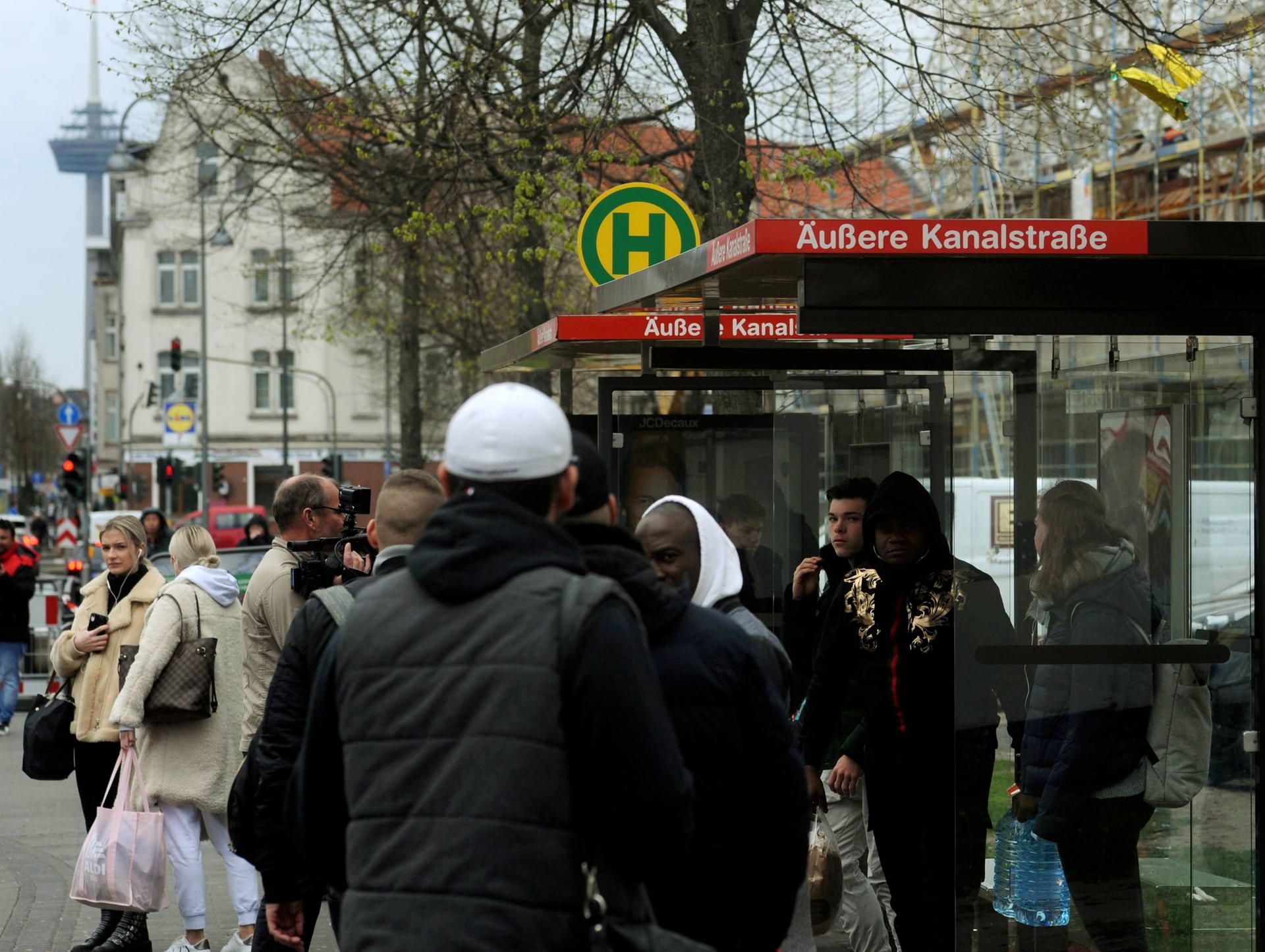 110419U-Bahnhof-AEusserkanalstr-defekt09