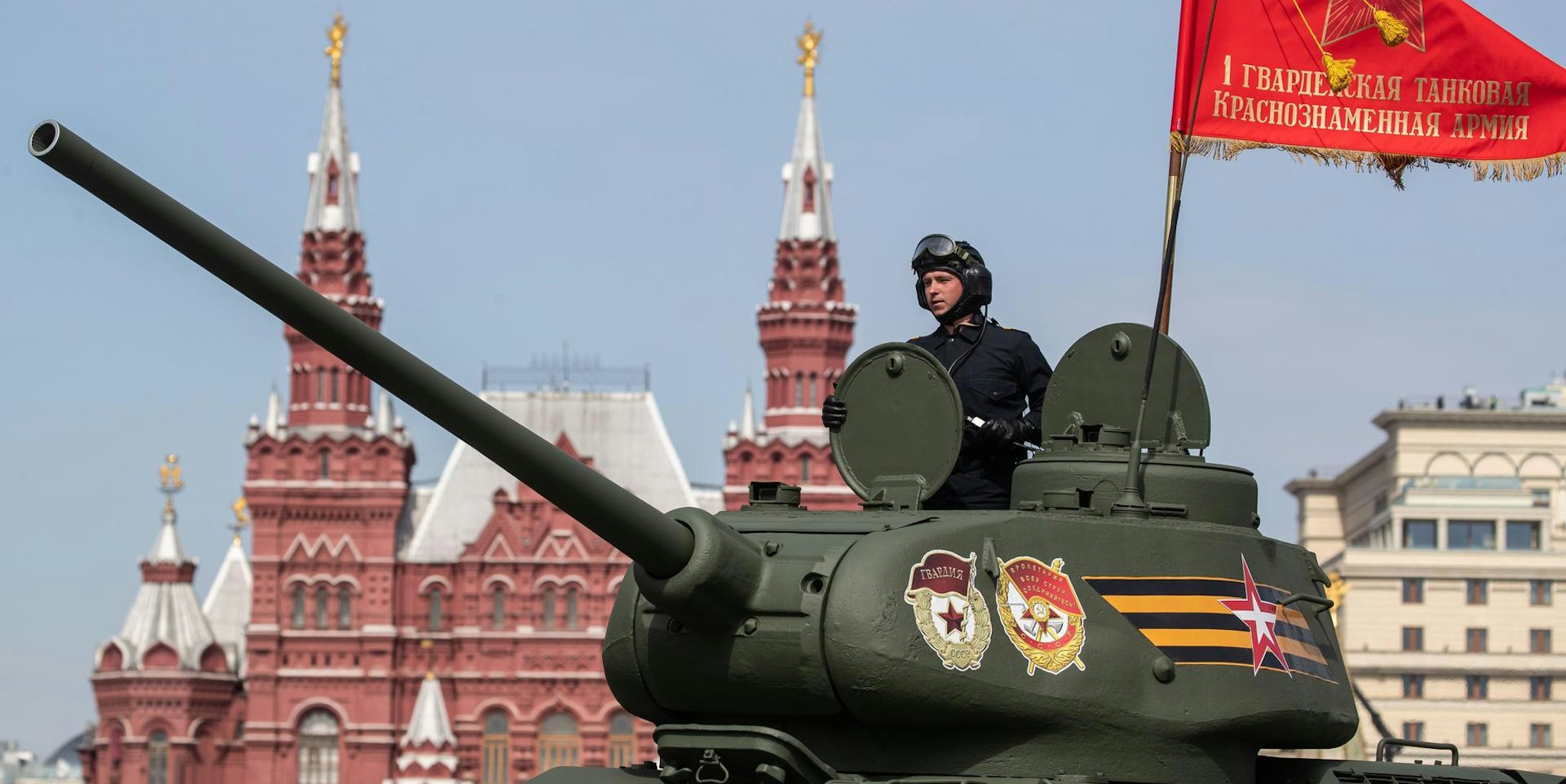 Russland Panzer DPA 120522