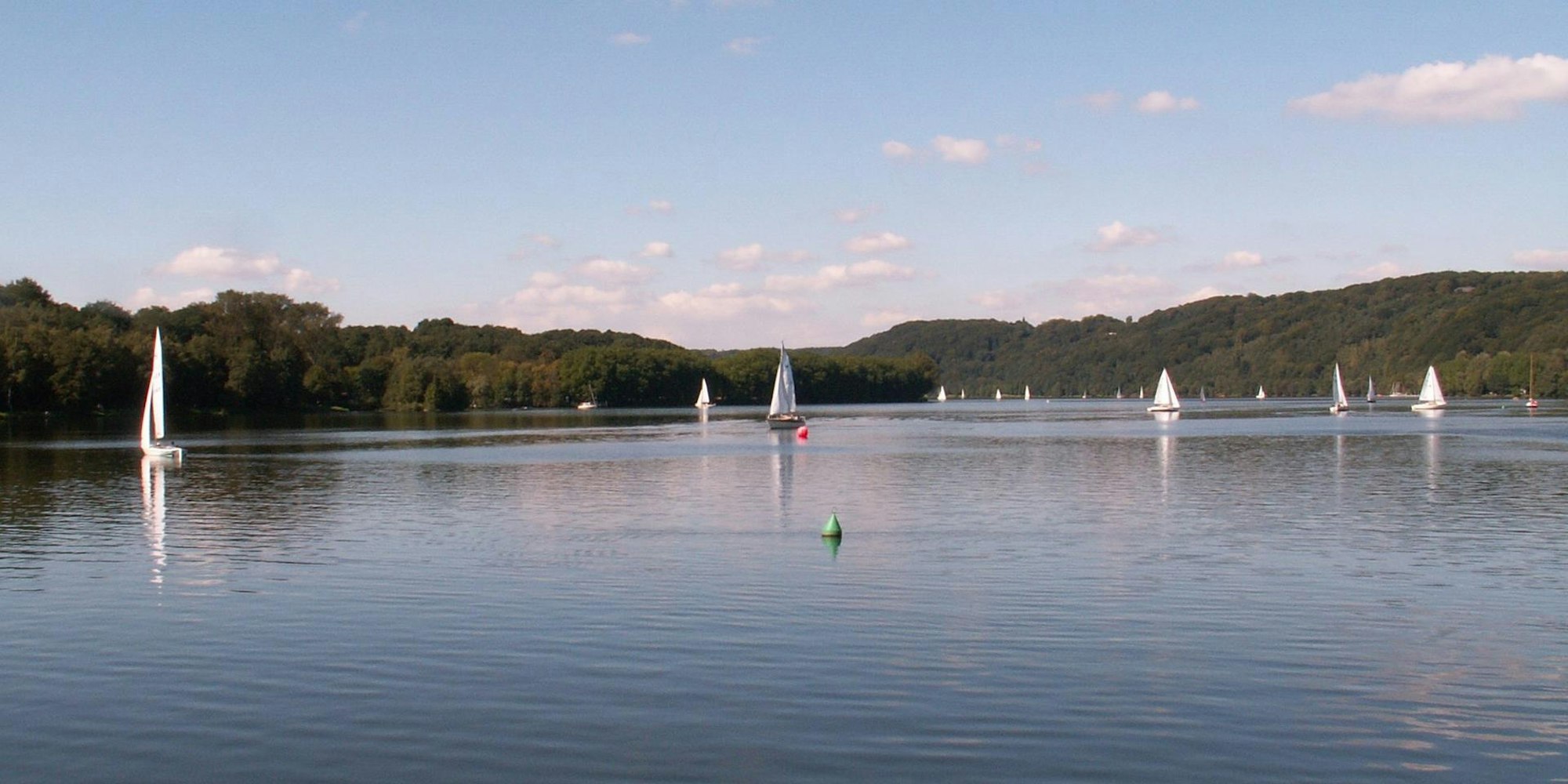 von Dickbauch- Wikicommons Baldeneysee_Segler_2_db