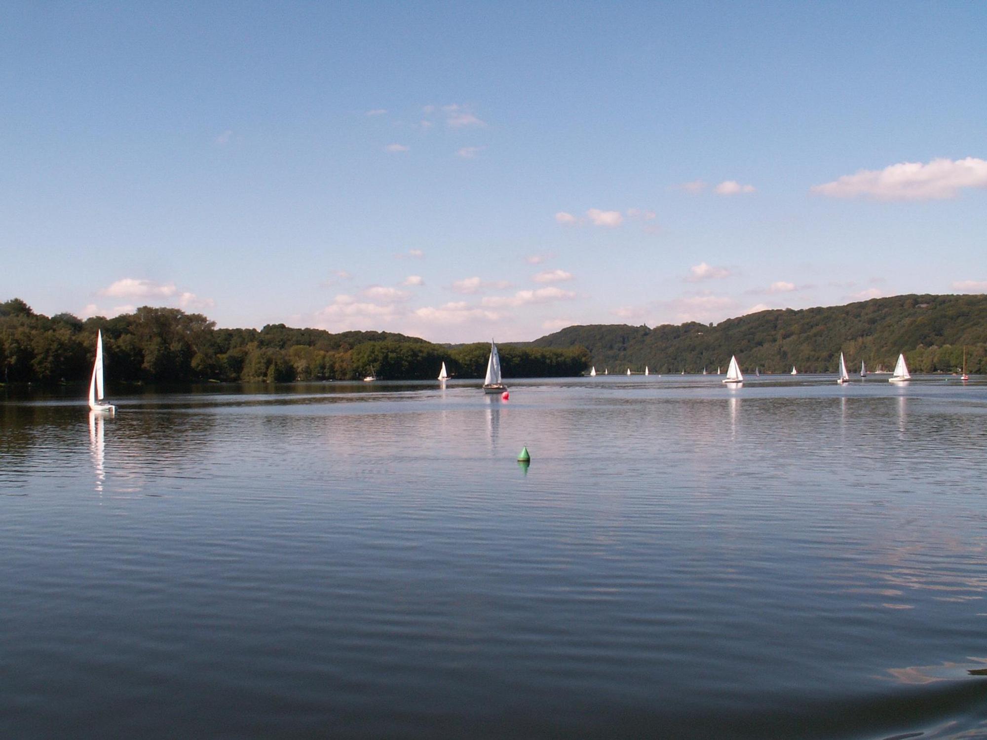 von Dickbauch- Wikicommons Baldeneysee_Segler_2_db