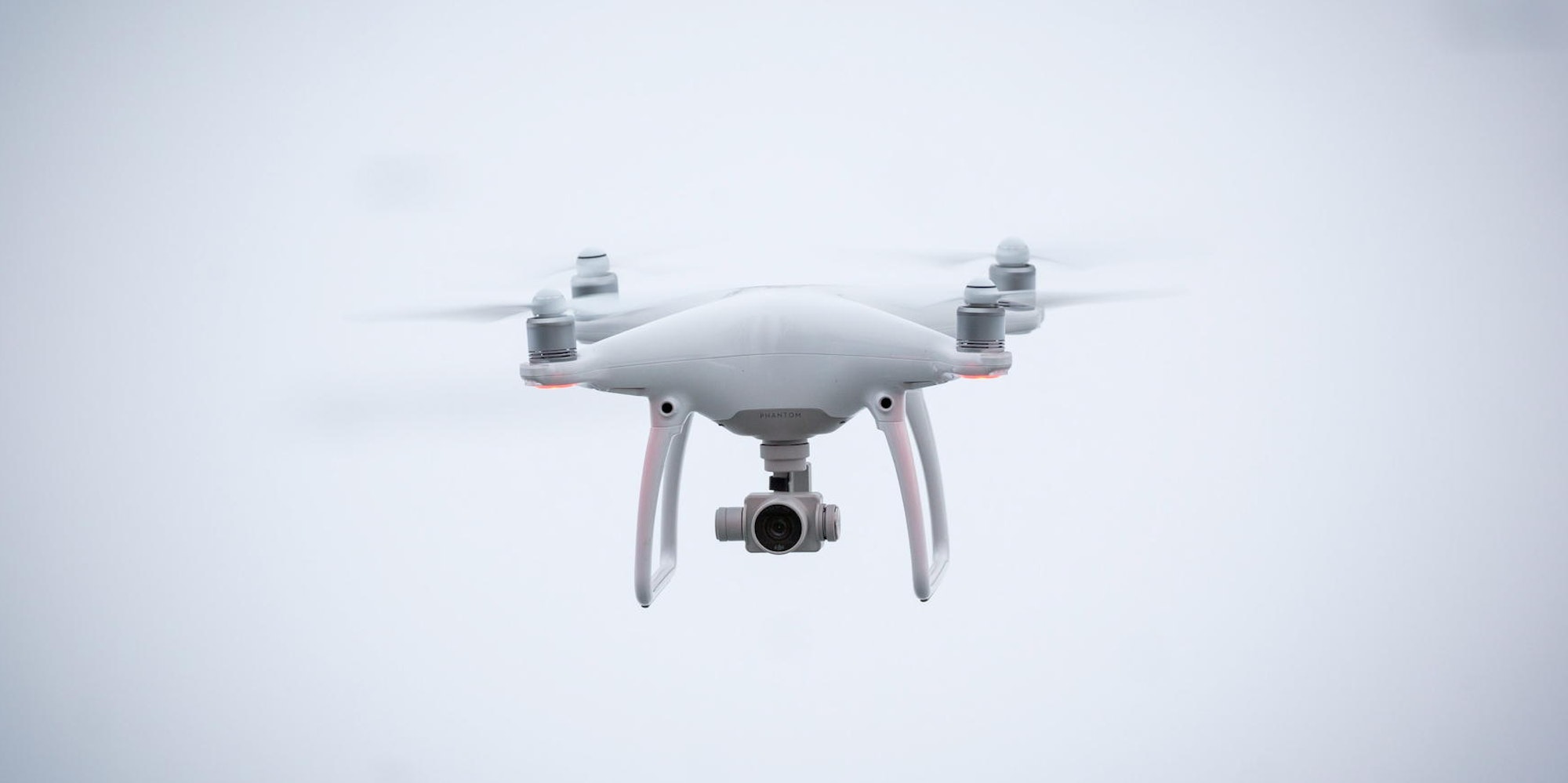 Drohne fliegt in der Luft