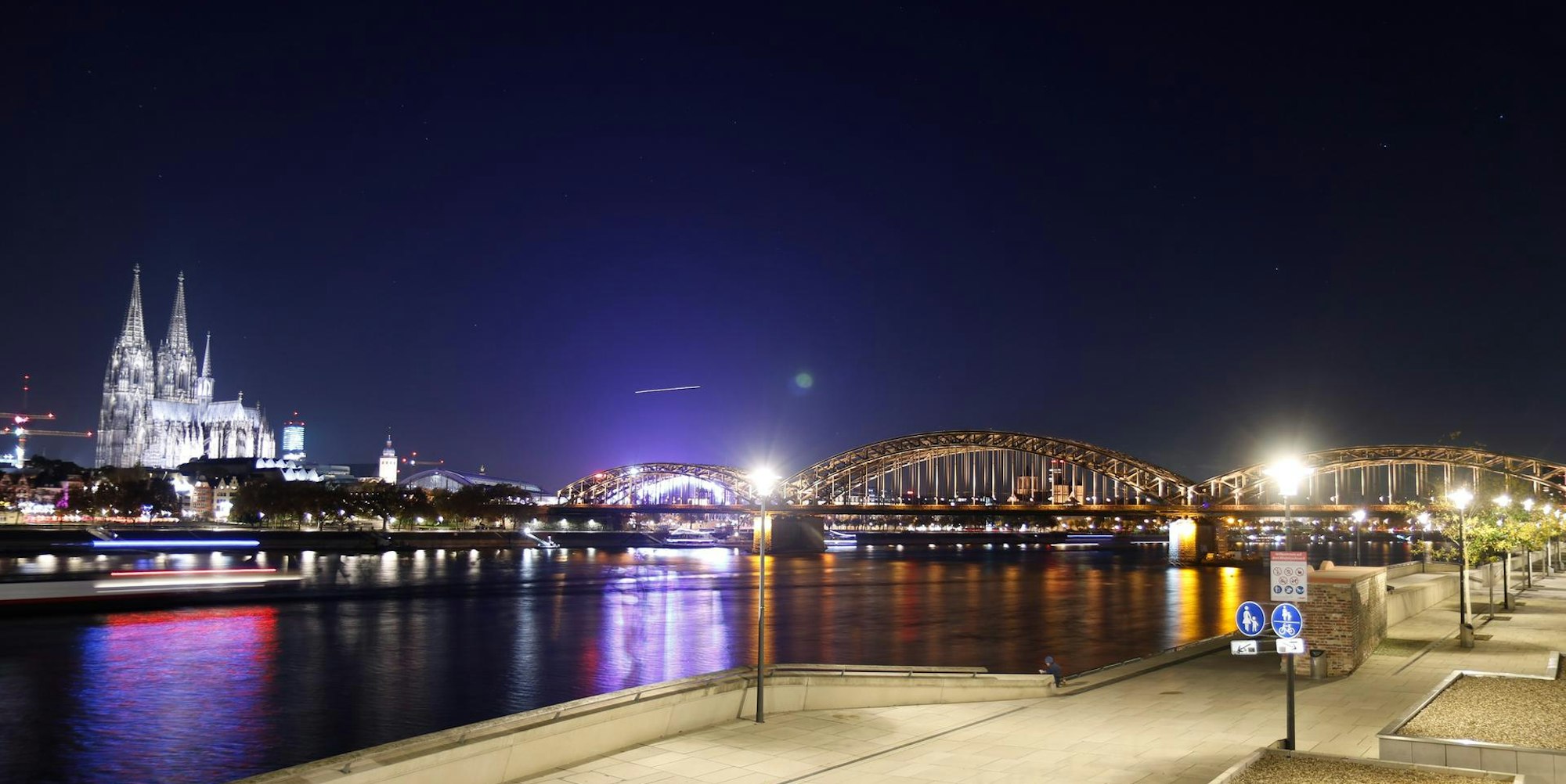 Der Kölner Dom bei Nacht.