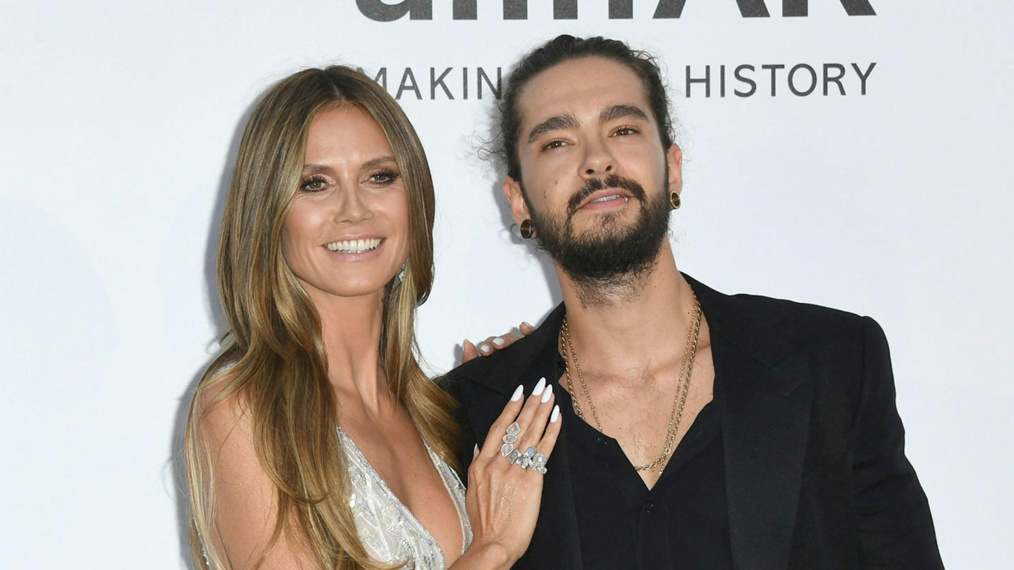 Heidi Klum und Tom Kaulitz posieren für Fotografen.