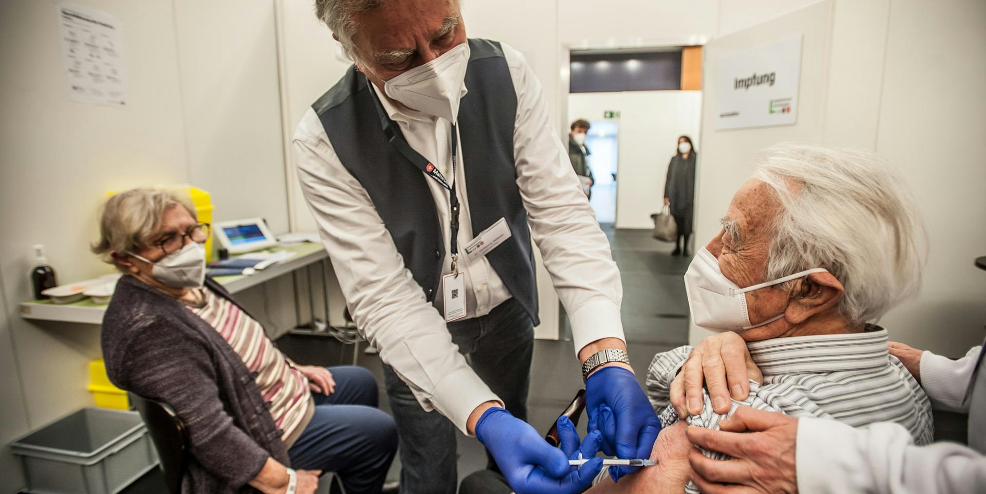 impfbeginn-corona-impfzentrum_leverkusen__ALF_7188
