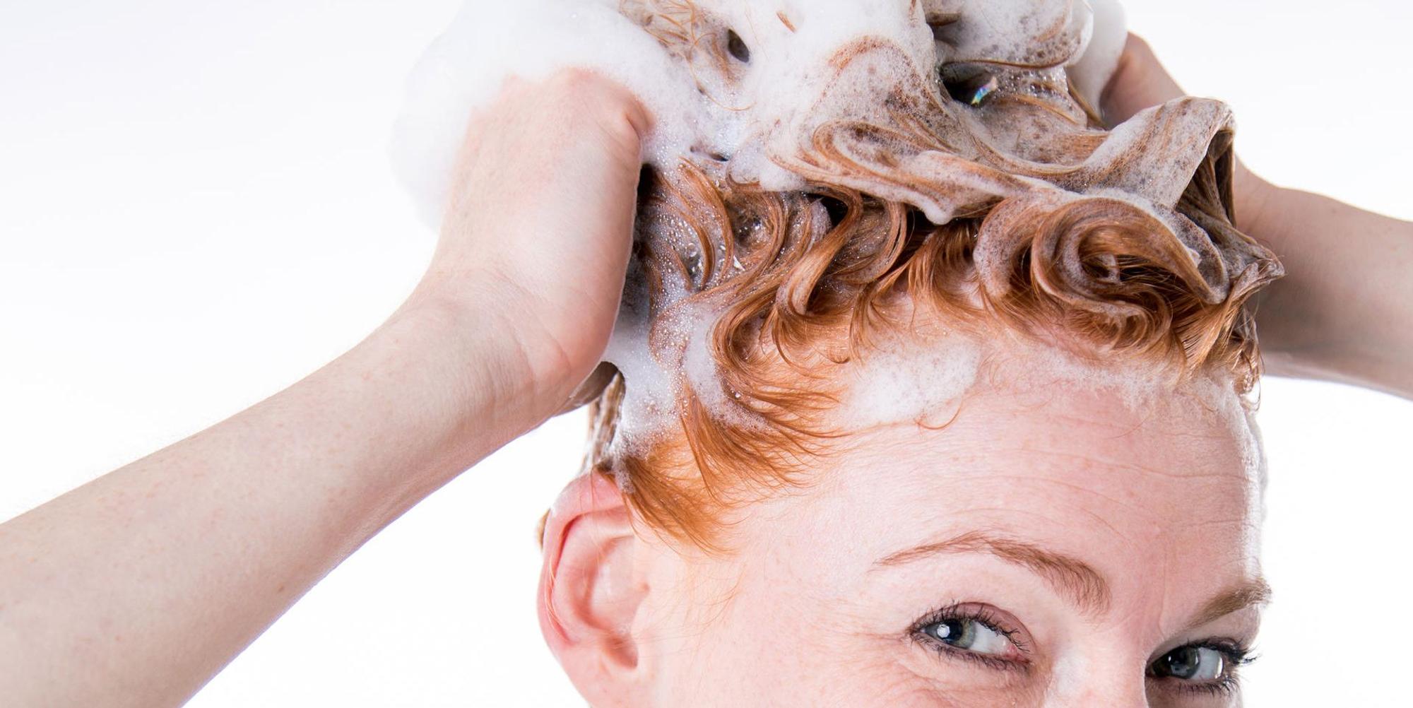 Haare Waschen Schuppen Shampoo dpa