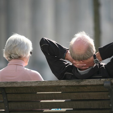 Senioren zufrieden auf ner Parkbank