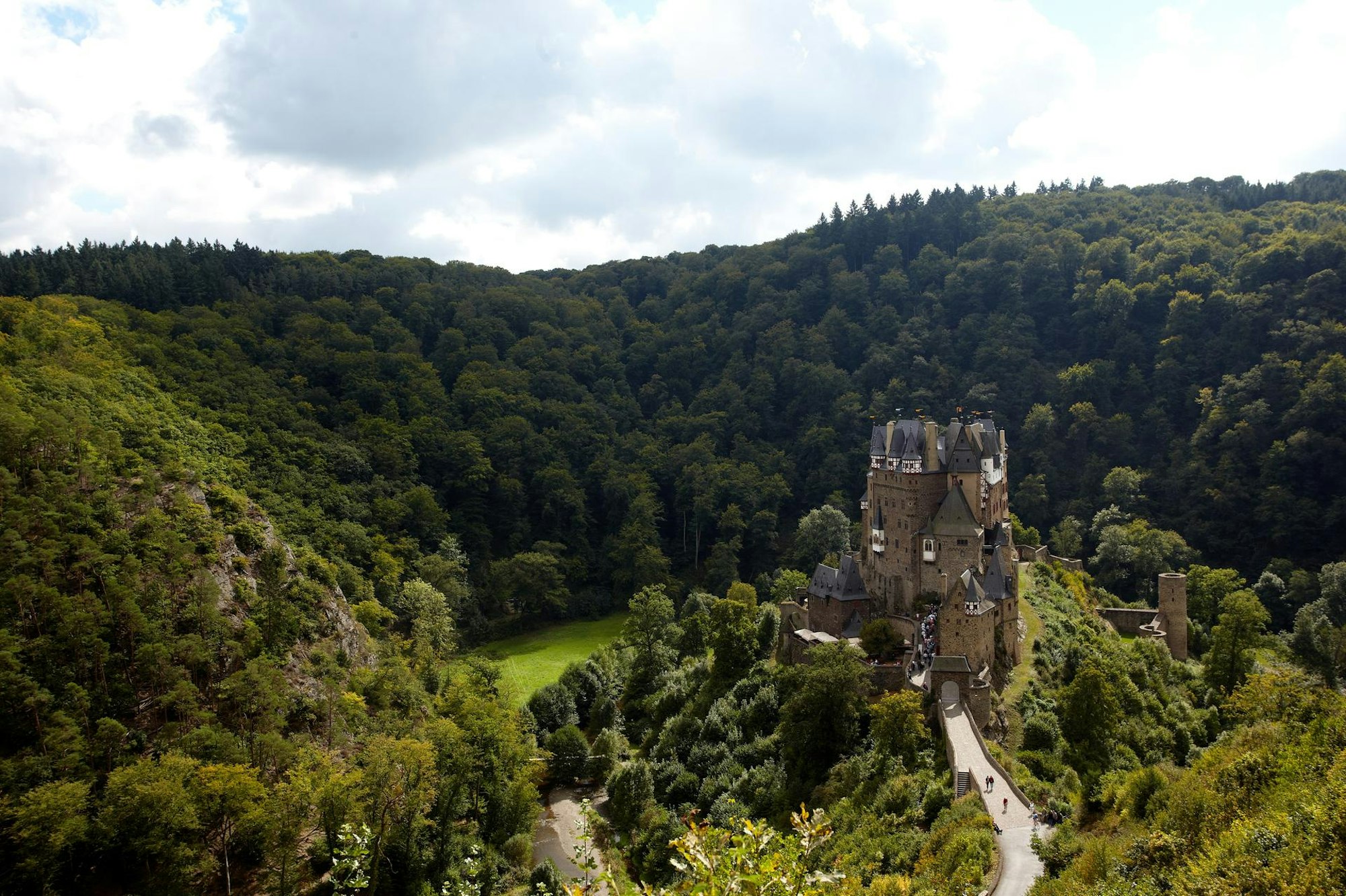 Burg Eltz dpa 2018 (1)