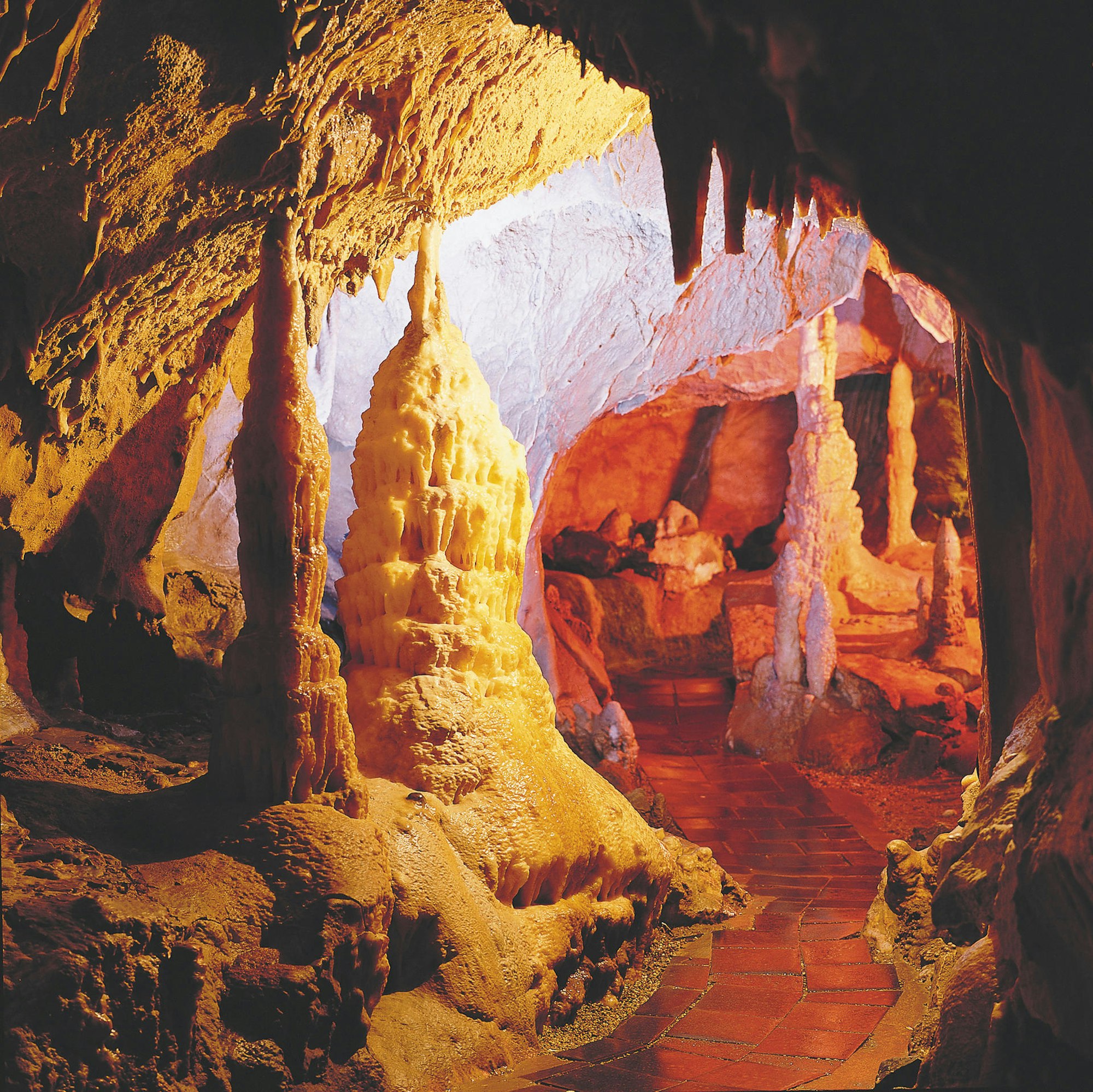 Atta höhle bearbeitet